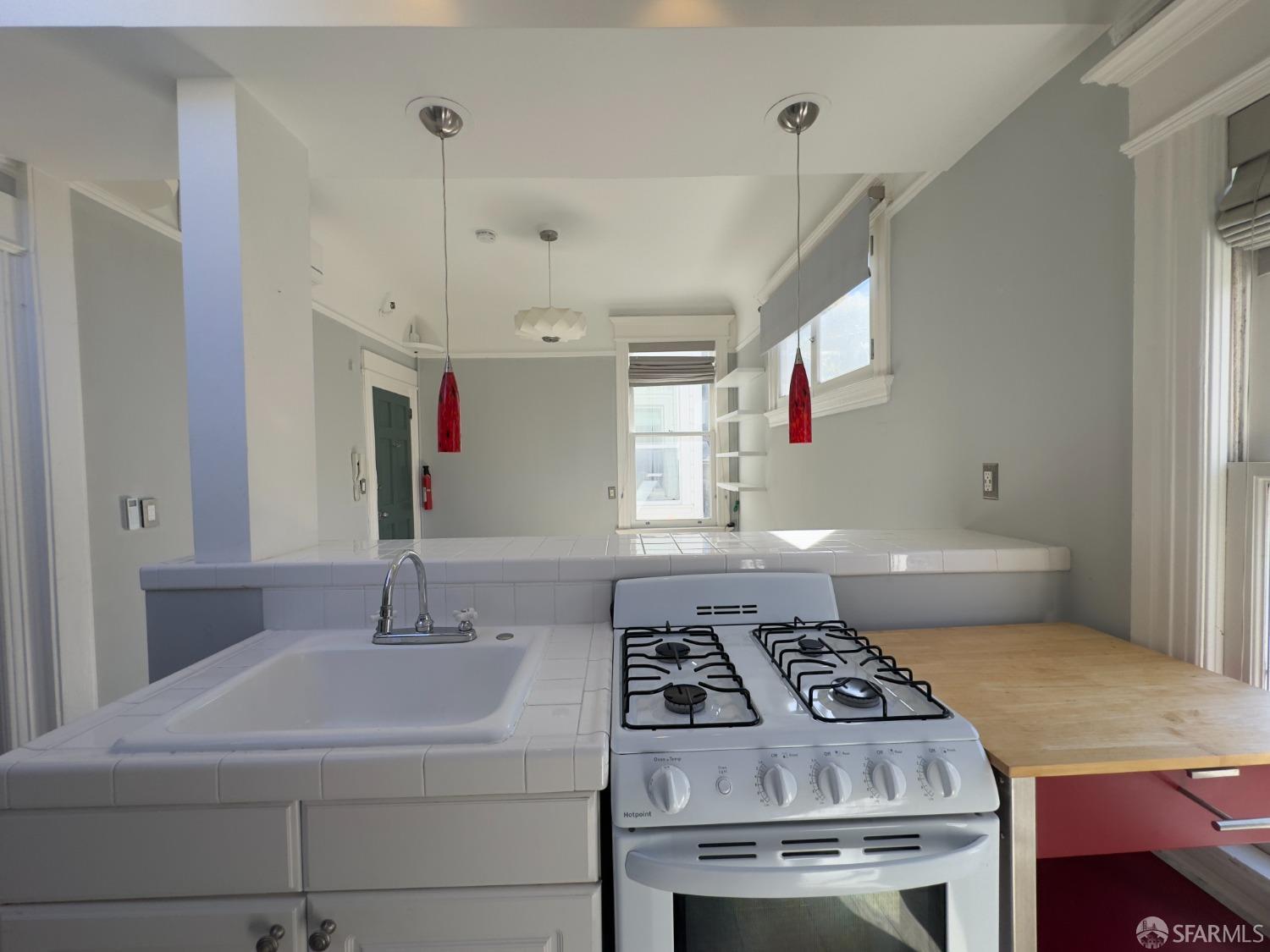 360 Lily Street # 10