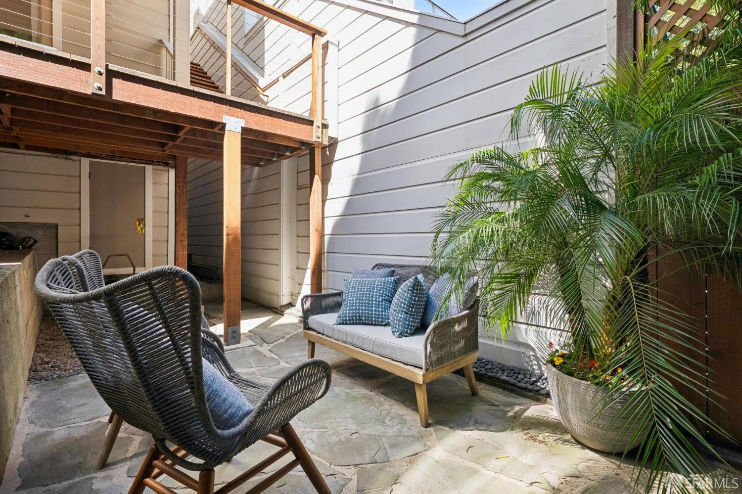 893 Elizabeth Street