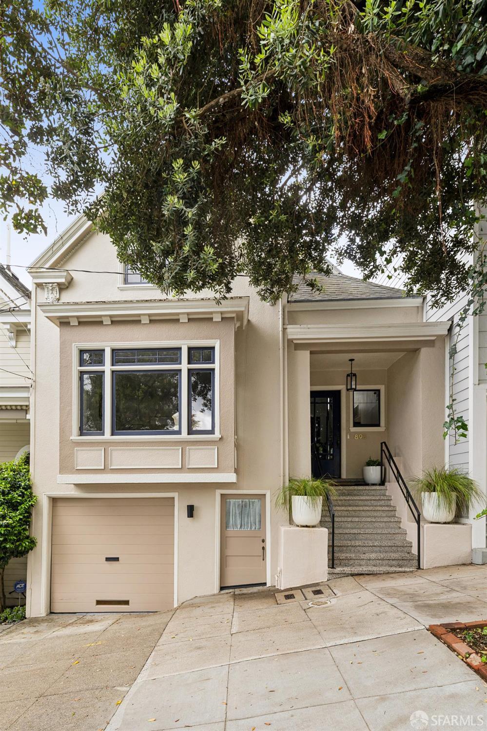 893 Elizabeth Street