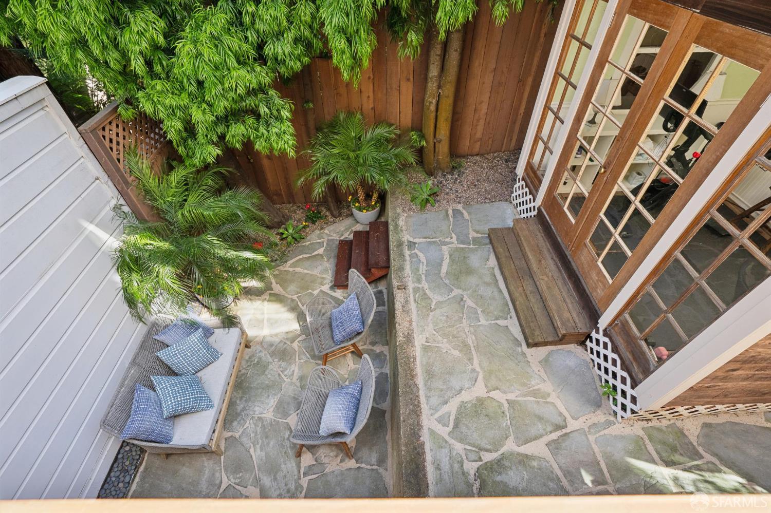 893 Elizabeth Street