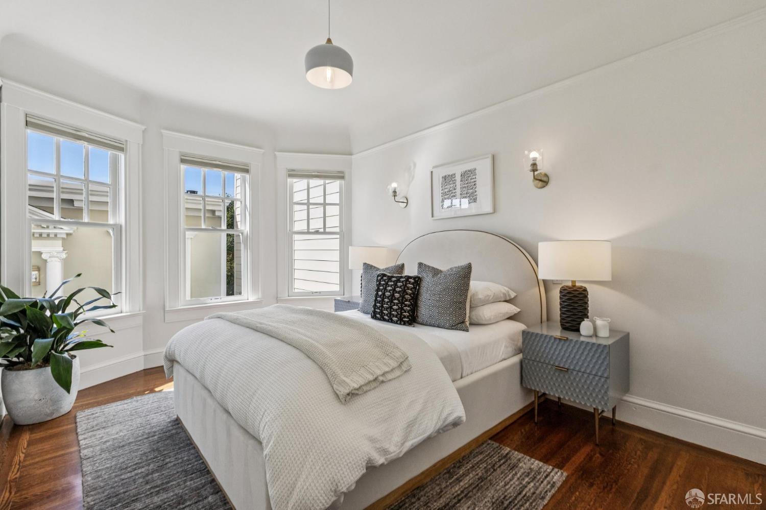 3561 Sacramento Street