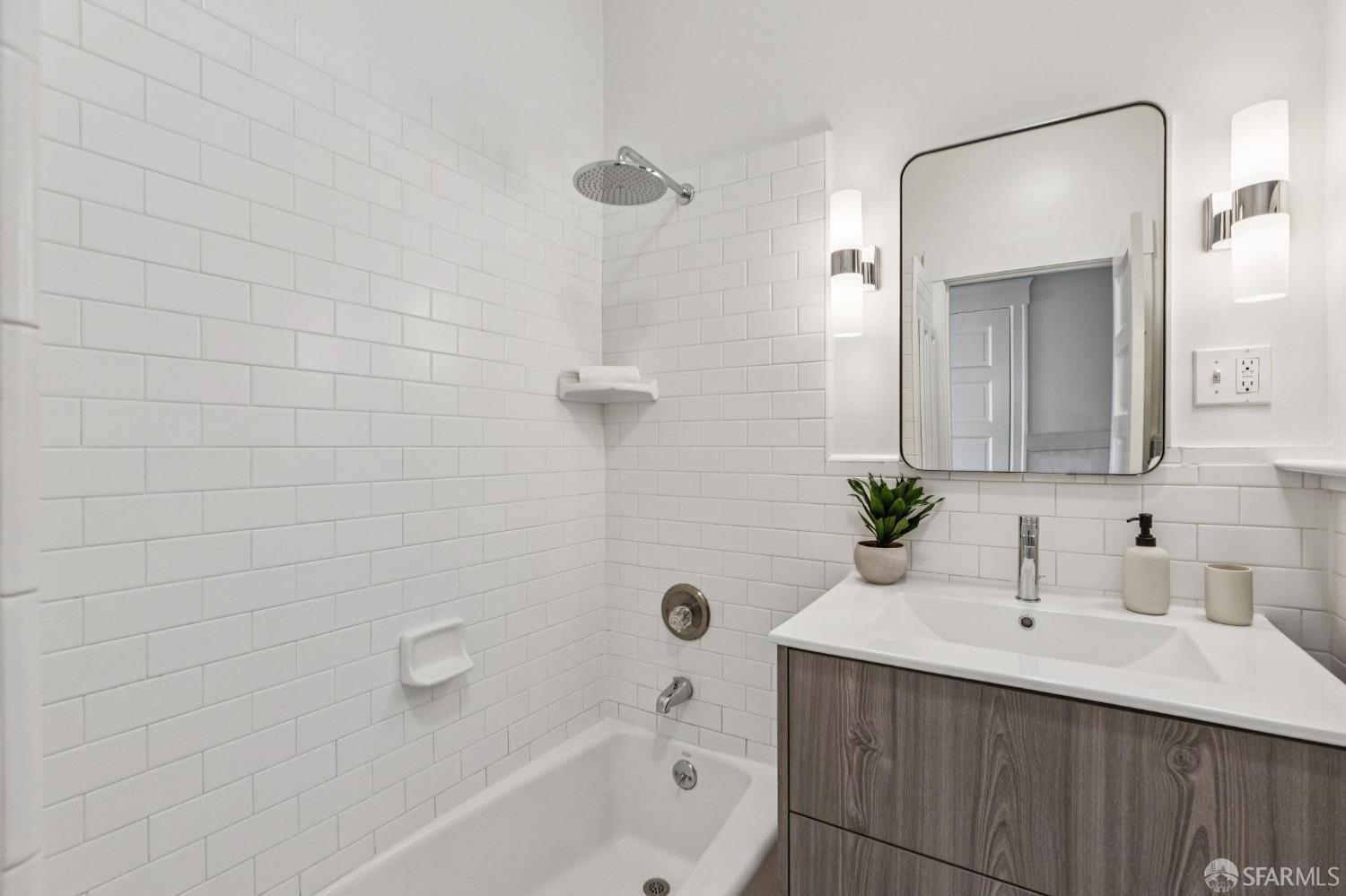 3561 Sacramento Street