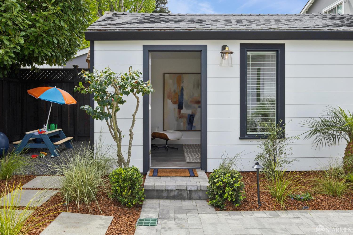1121 Summer Avenue
