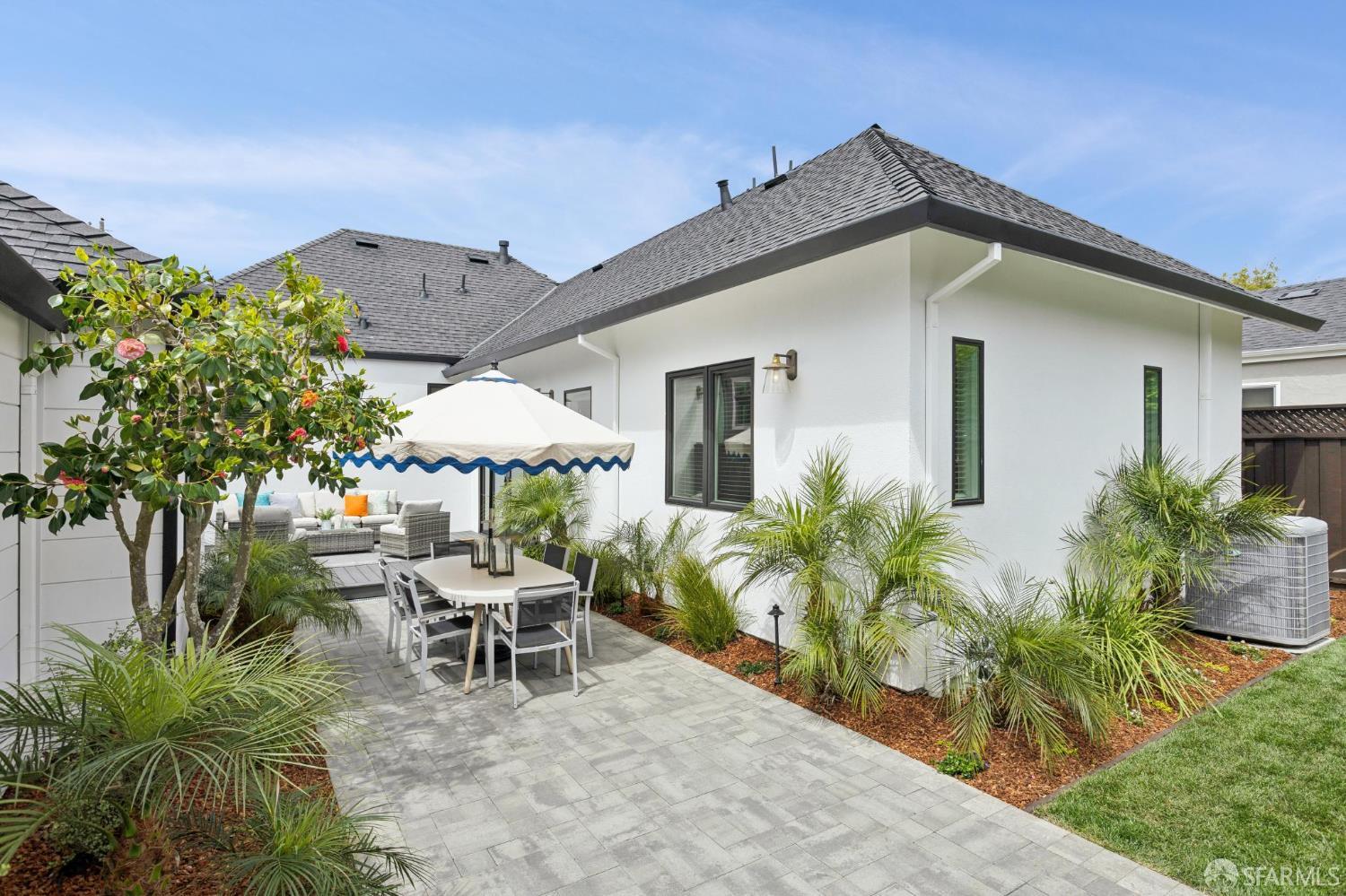 1121 Summer Avenue
