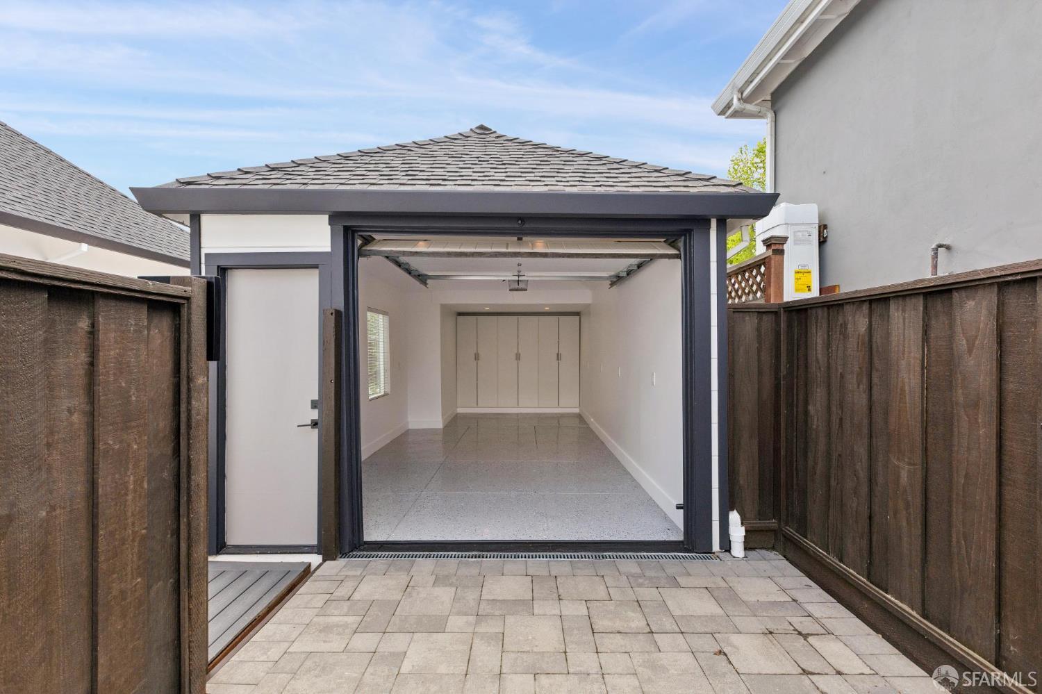 1121 Summer Avenue