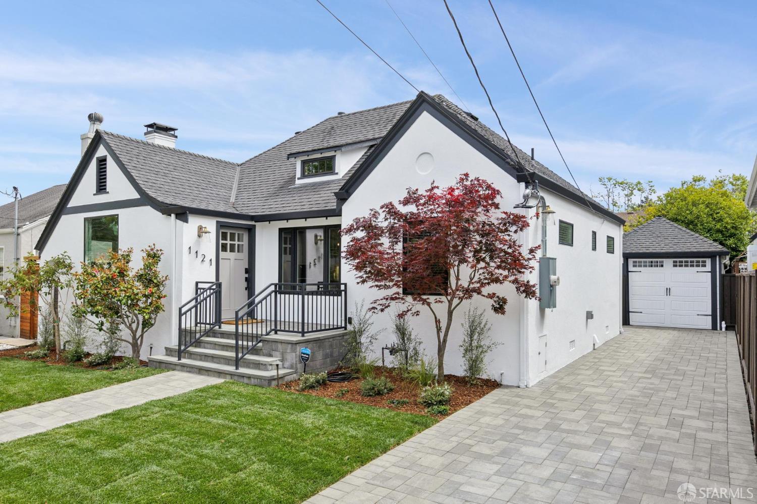 1121 Summer Avenue