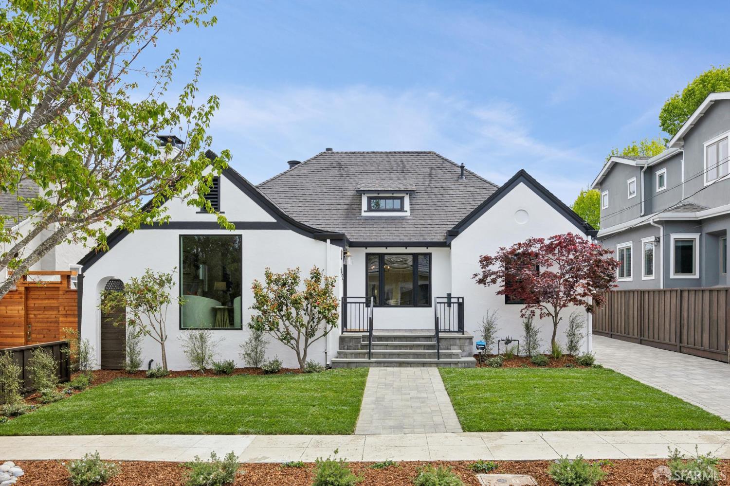 1121 Summer Avenue