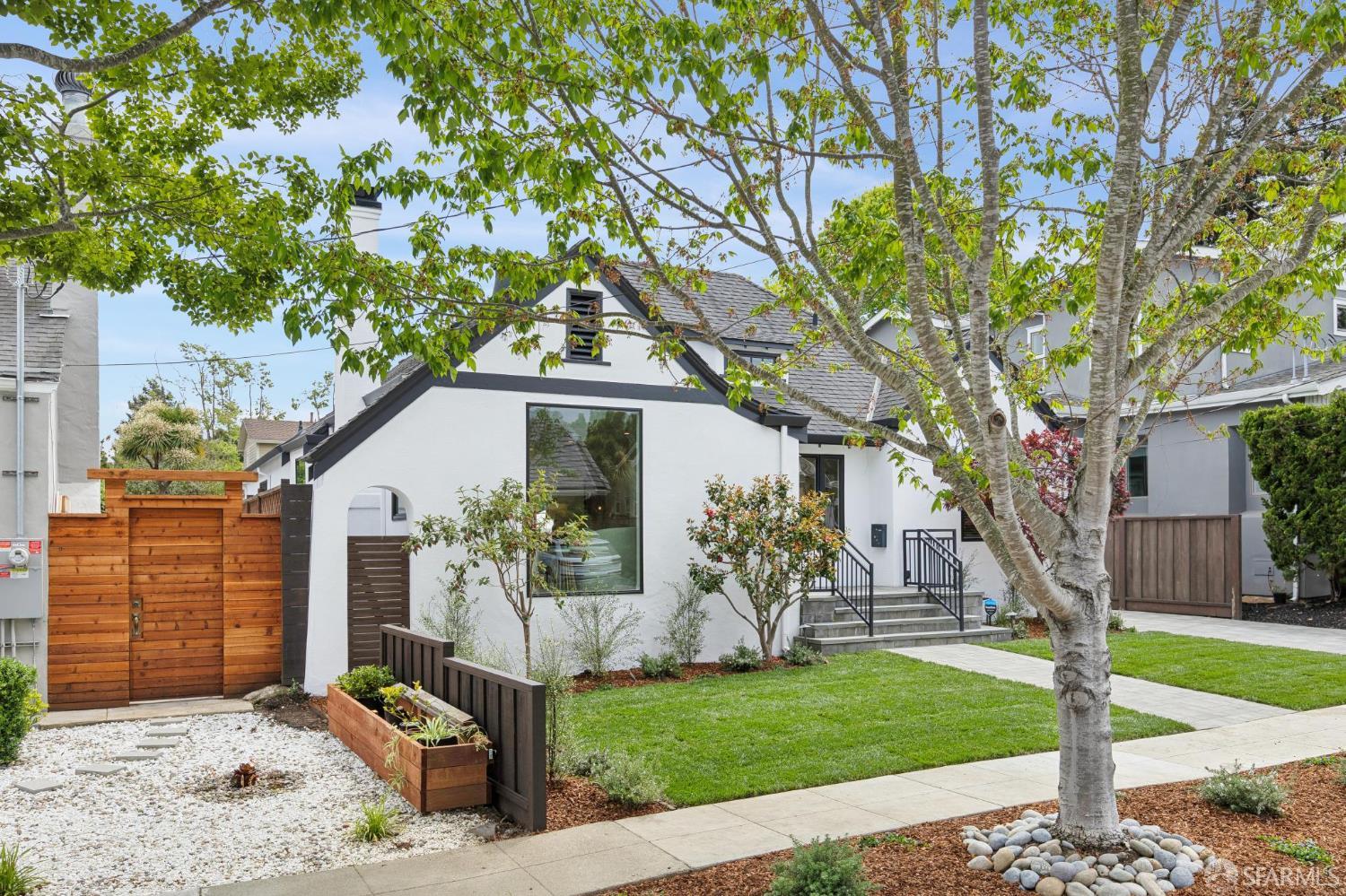 1121 Summer Avenue
