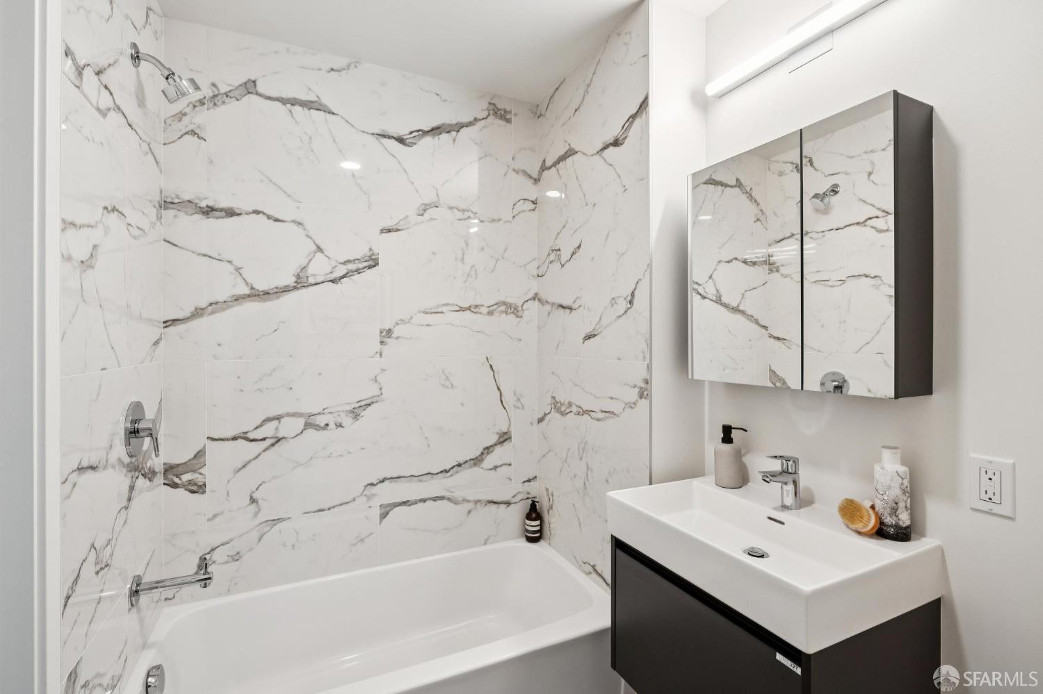 988 Harrison Street Unit: CL2