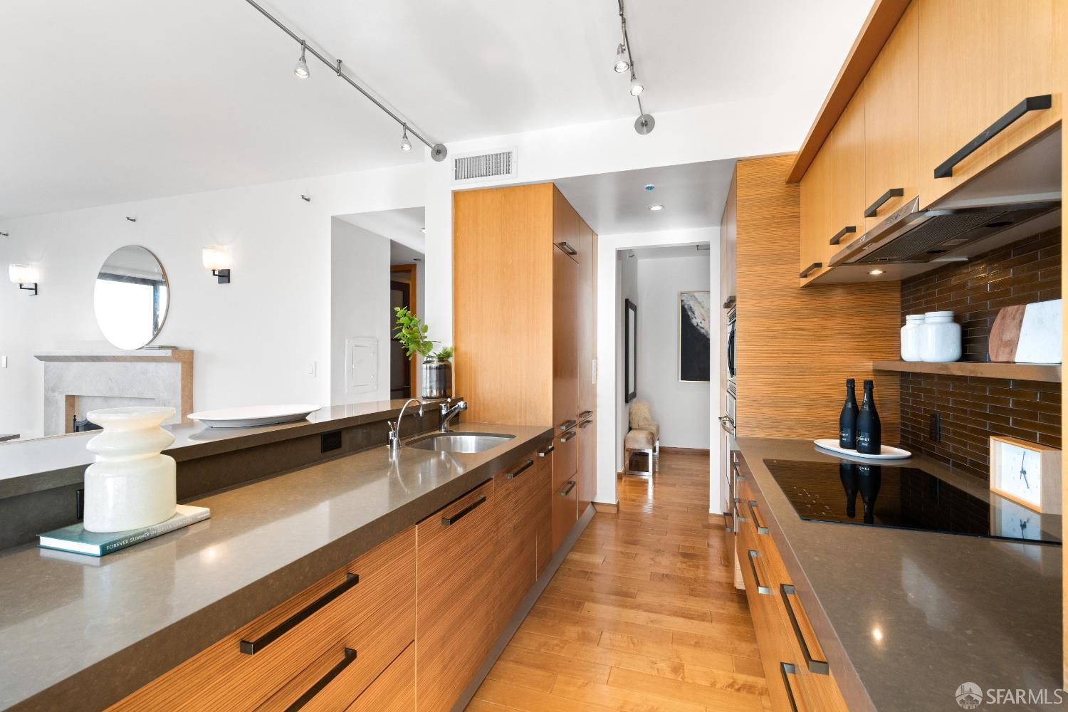 101 Lombard Street # 901W