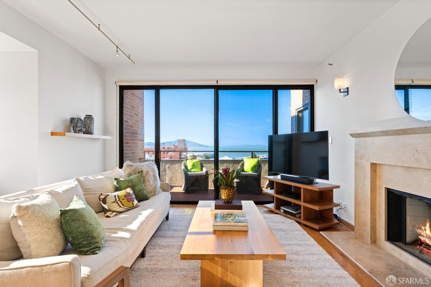 101 Lombard Street # 901W