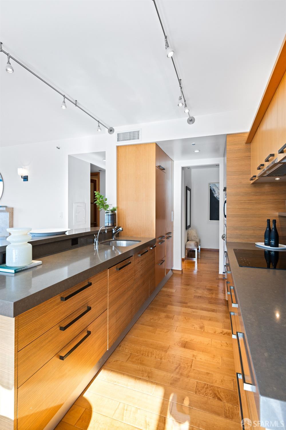 101 Lombard Street # 901W