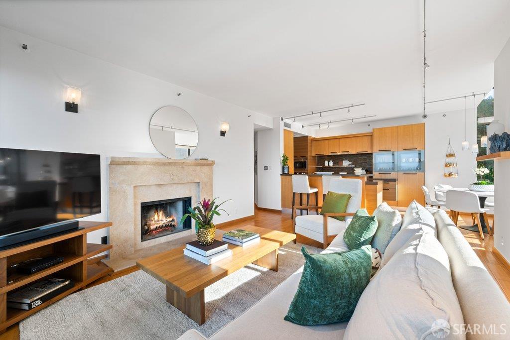 101 Lombard Street # 901W