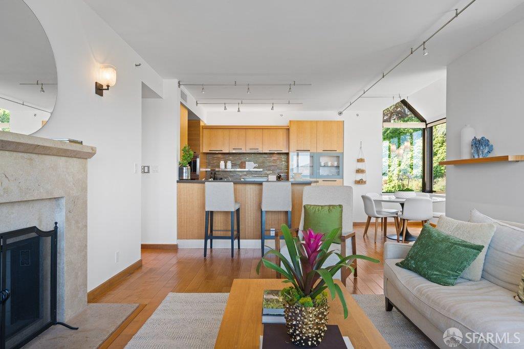 101 Lombard Street # 901W