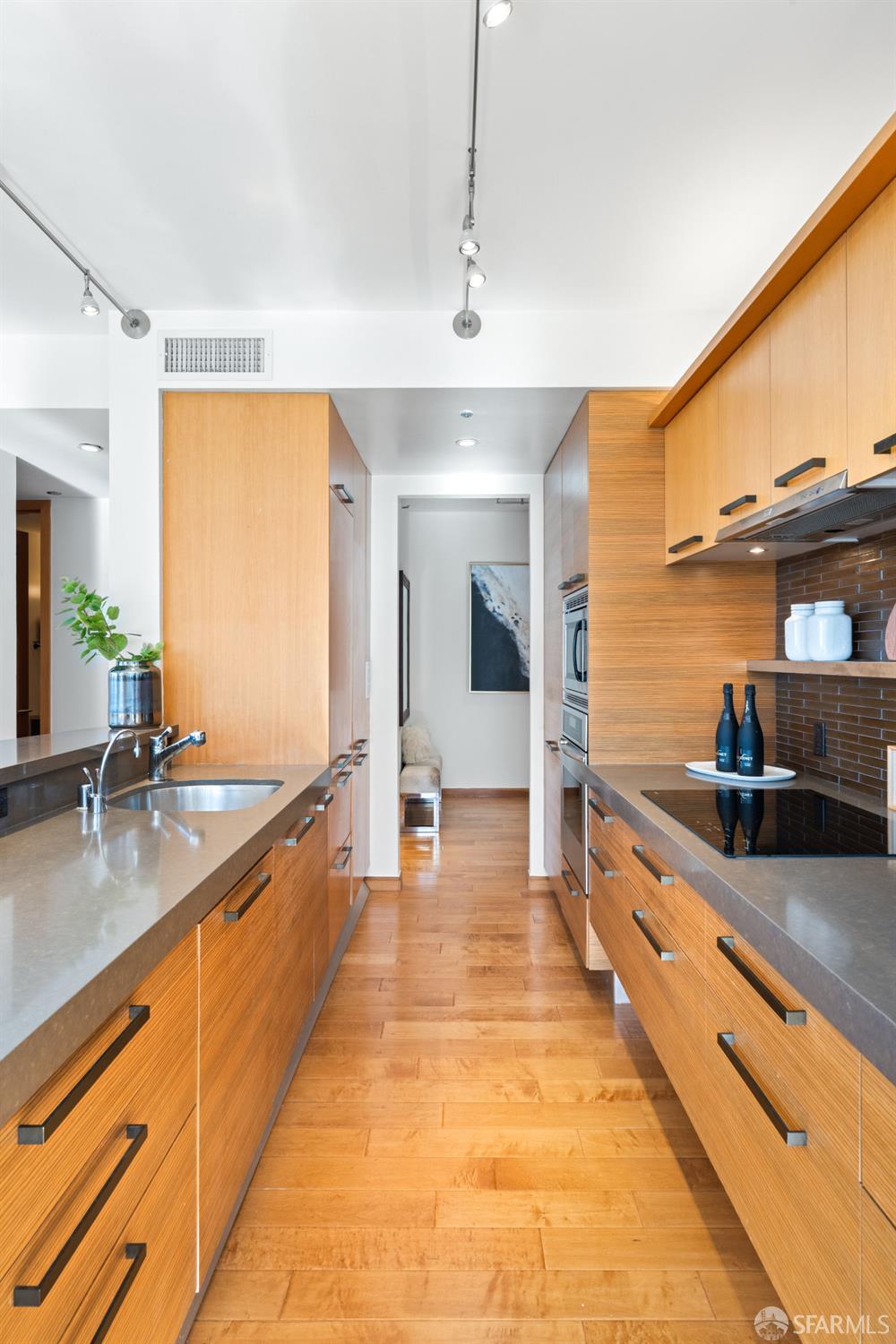 101 Lombard Street # 901W