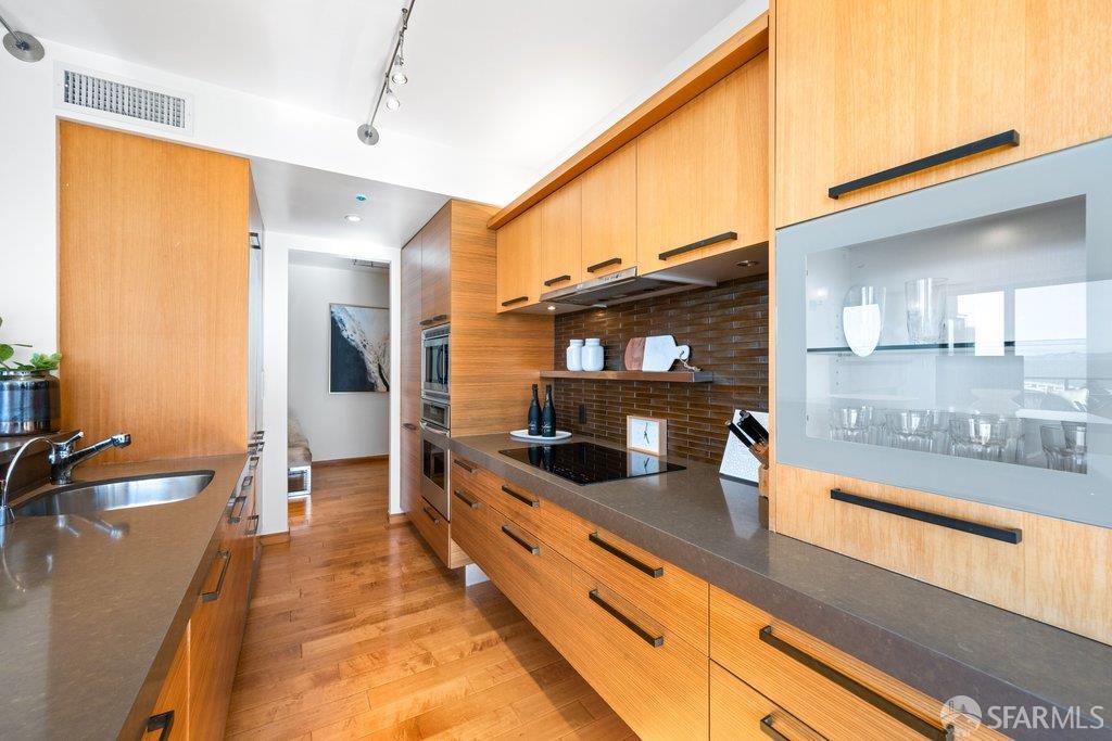 101 Lombard Street # 901W