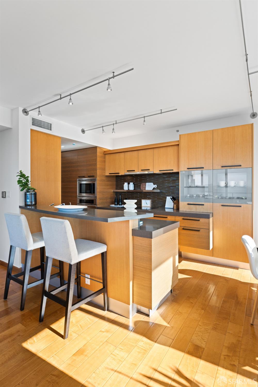 101 Lombard Street # 901W