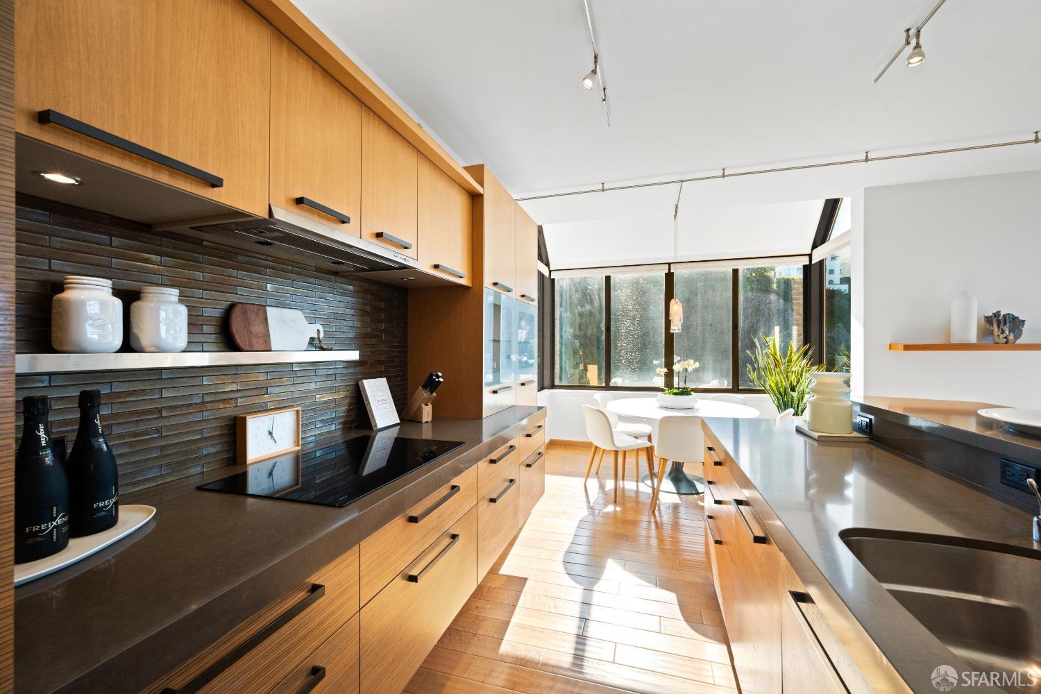 101 Lombard Street # 901W