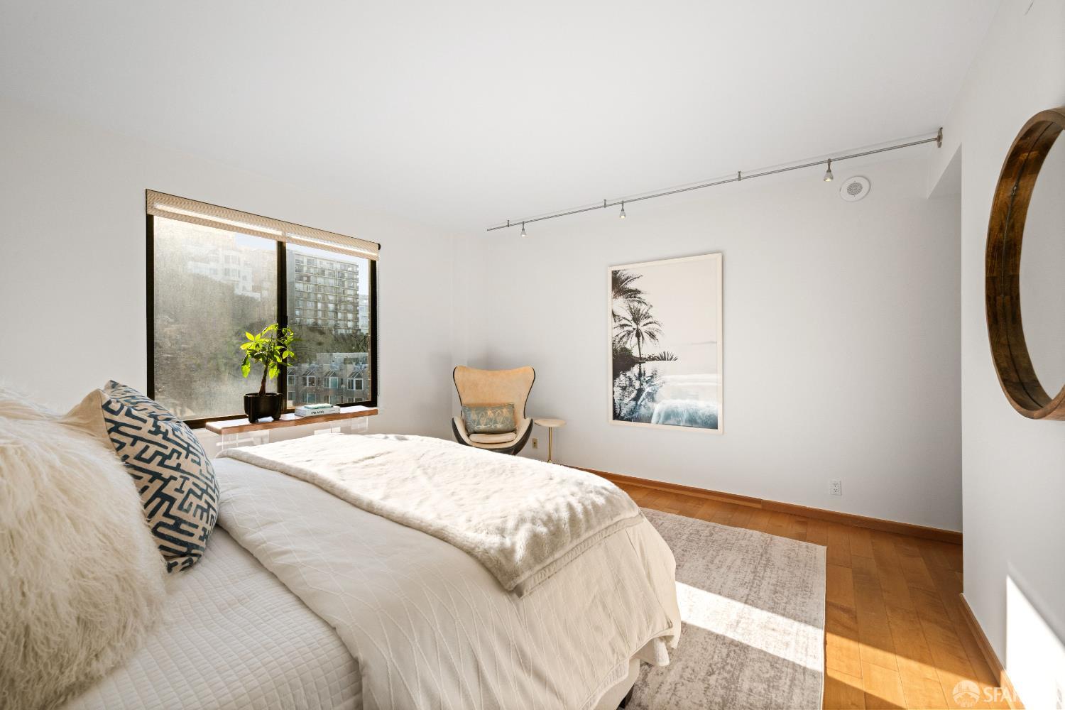 101 Lombard Street # 901W