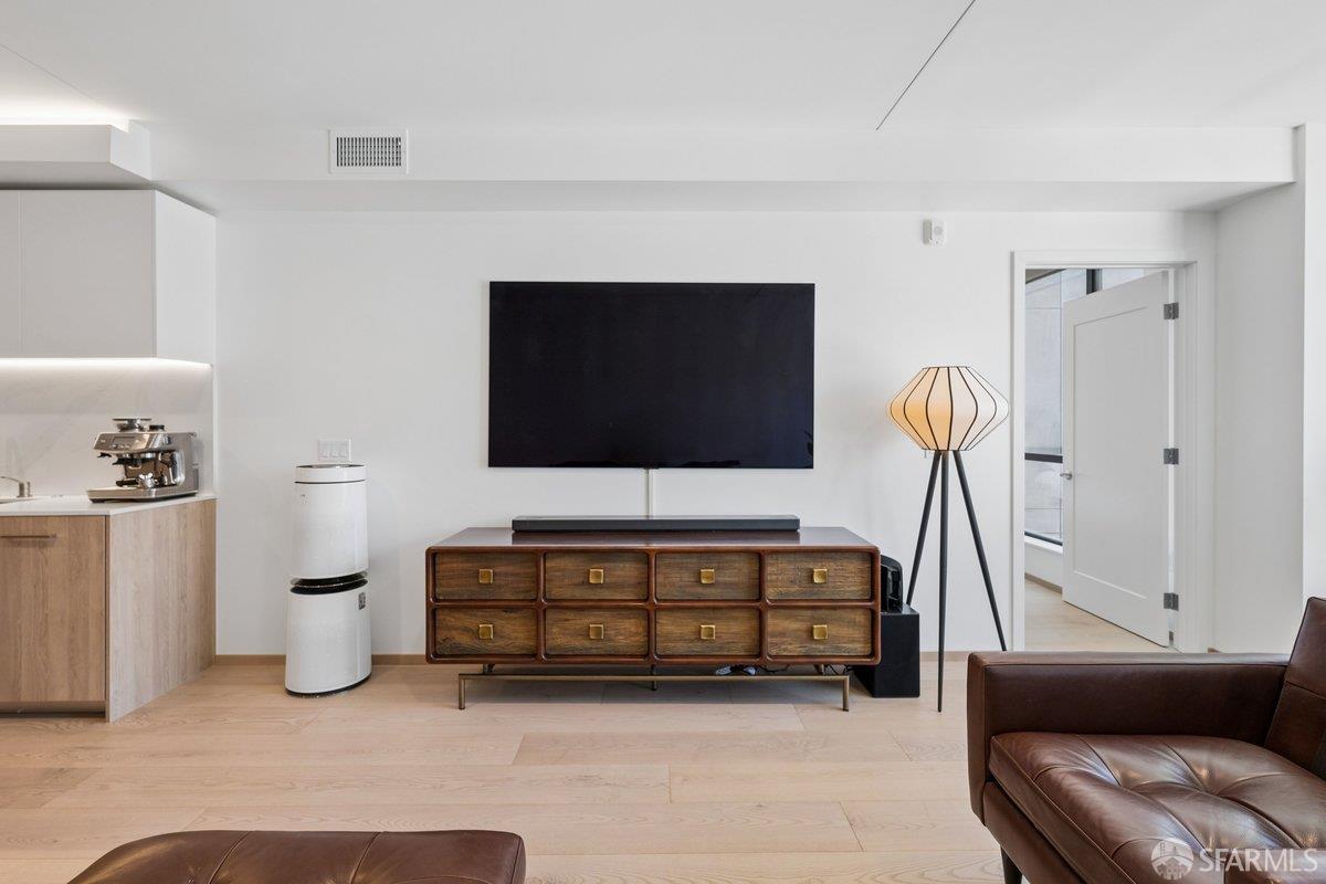 2238 Market Street # 407