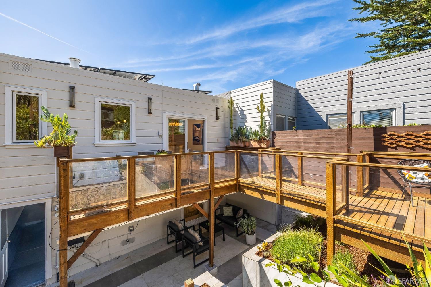 44 Nordhoff Street