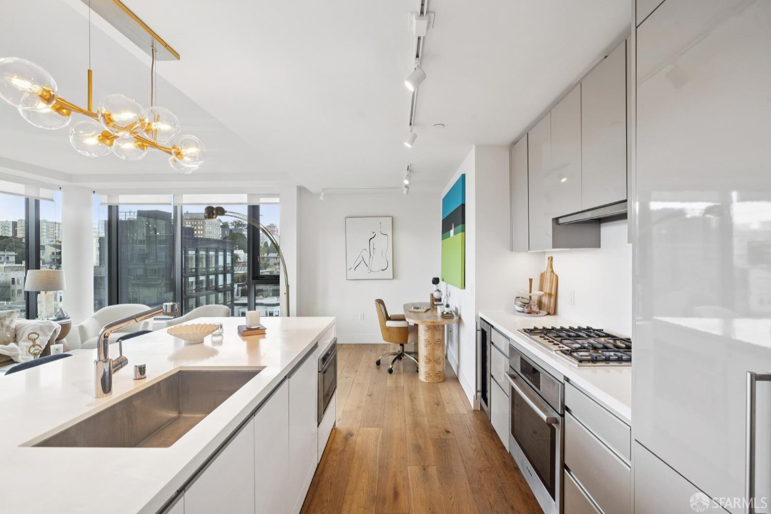 1450 Franklin Street # 902