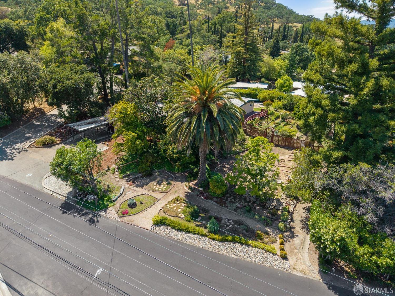 411 Las Lomas Way