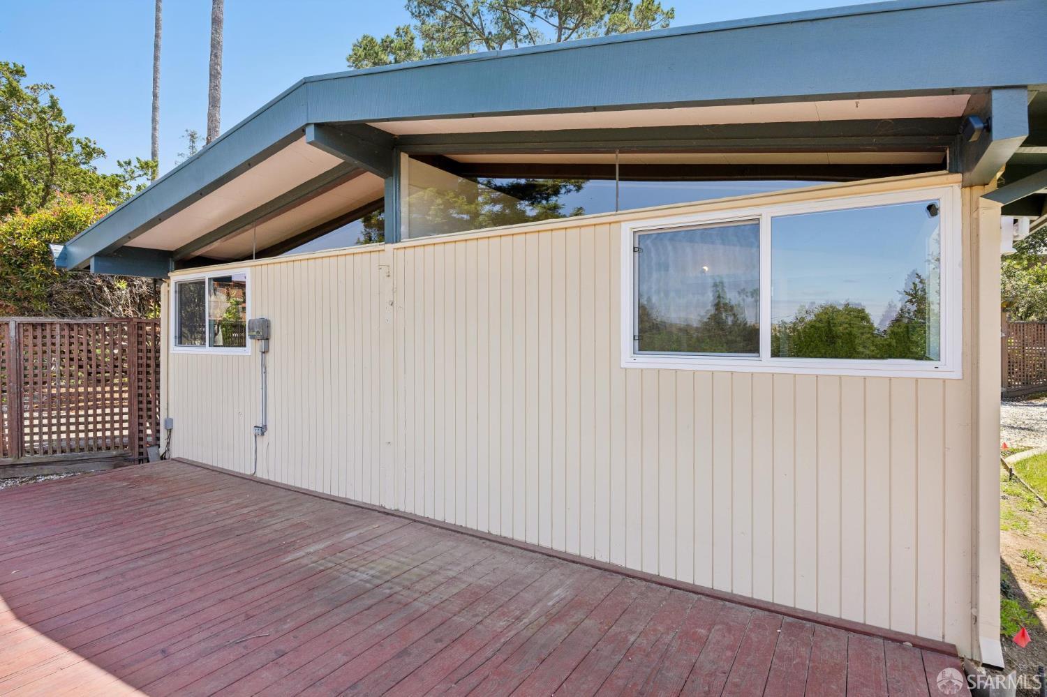 411 Las Lomas Way