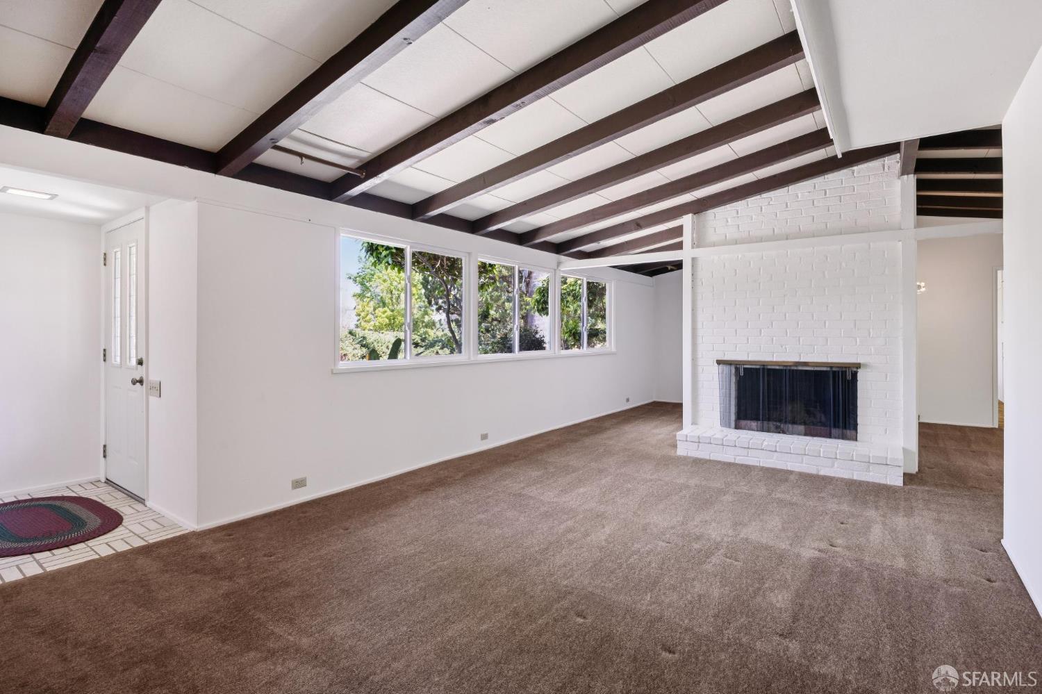 411 Las Lomas Way