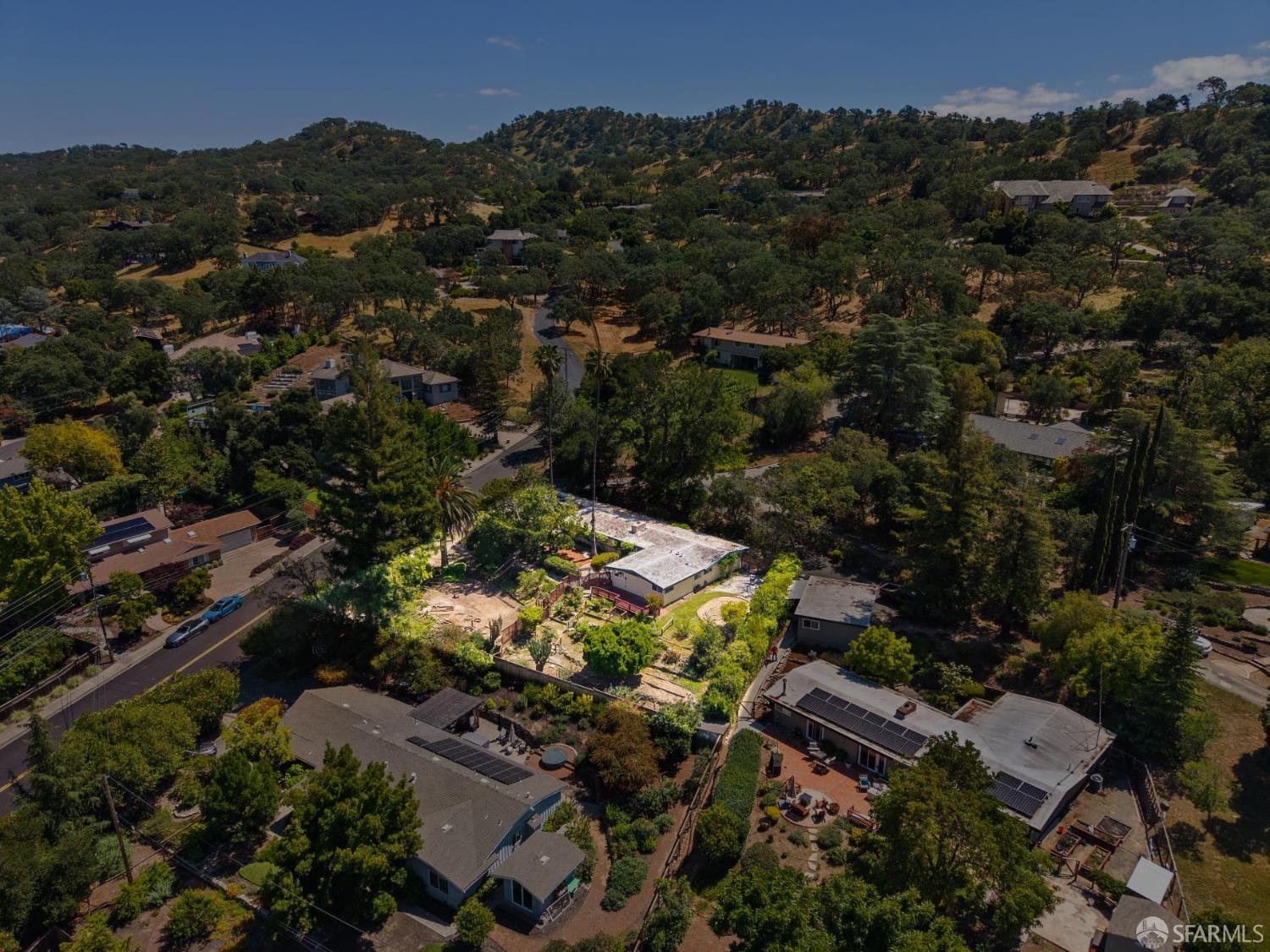 411 Las Lomas Way