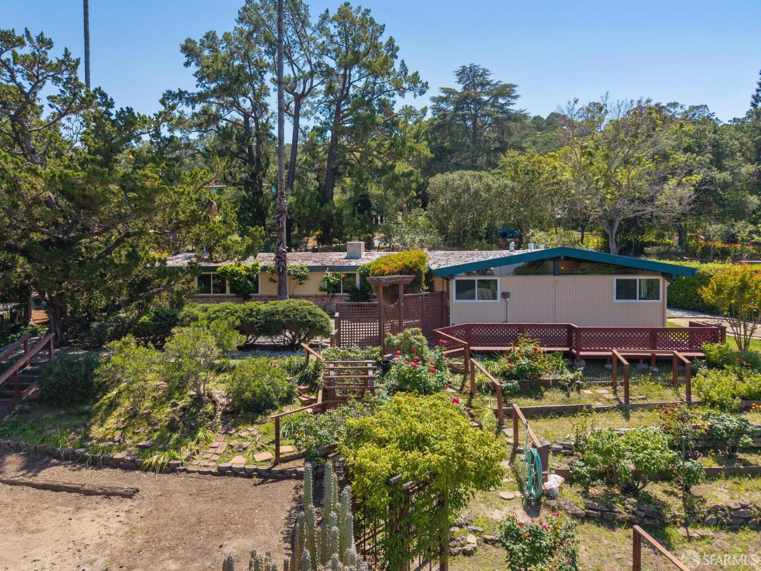 411 Las Lomas Way