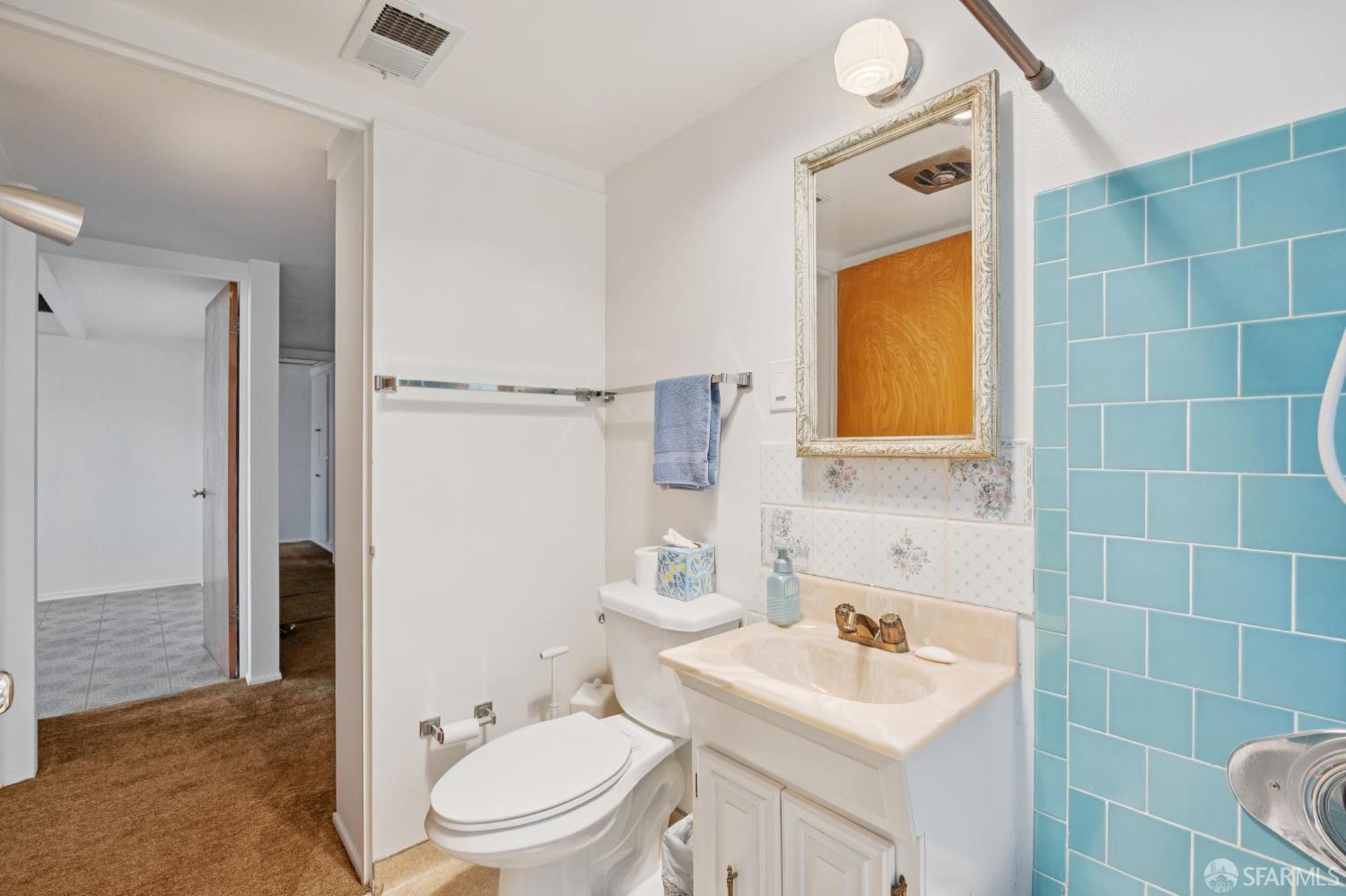 411 Las Lomas Way