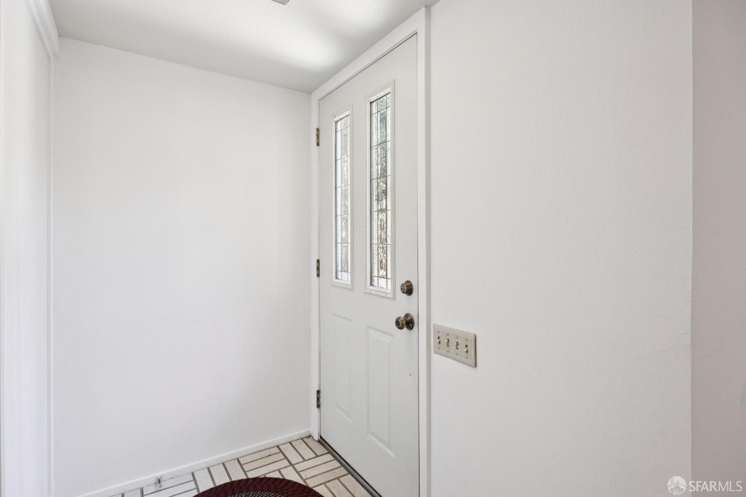 411 Las Lomas Way
