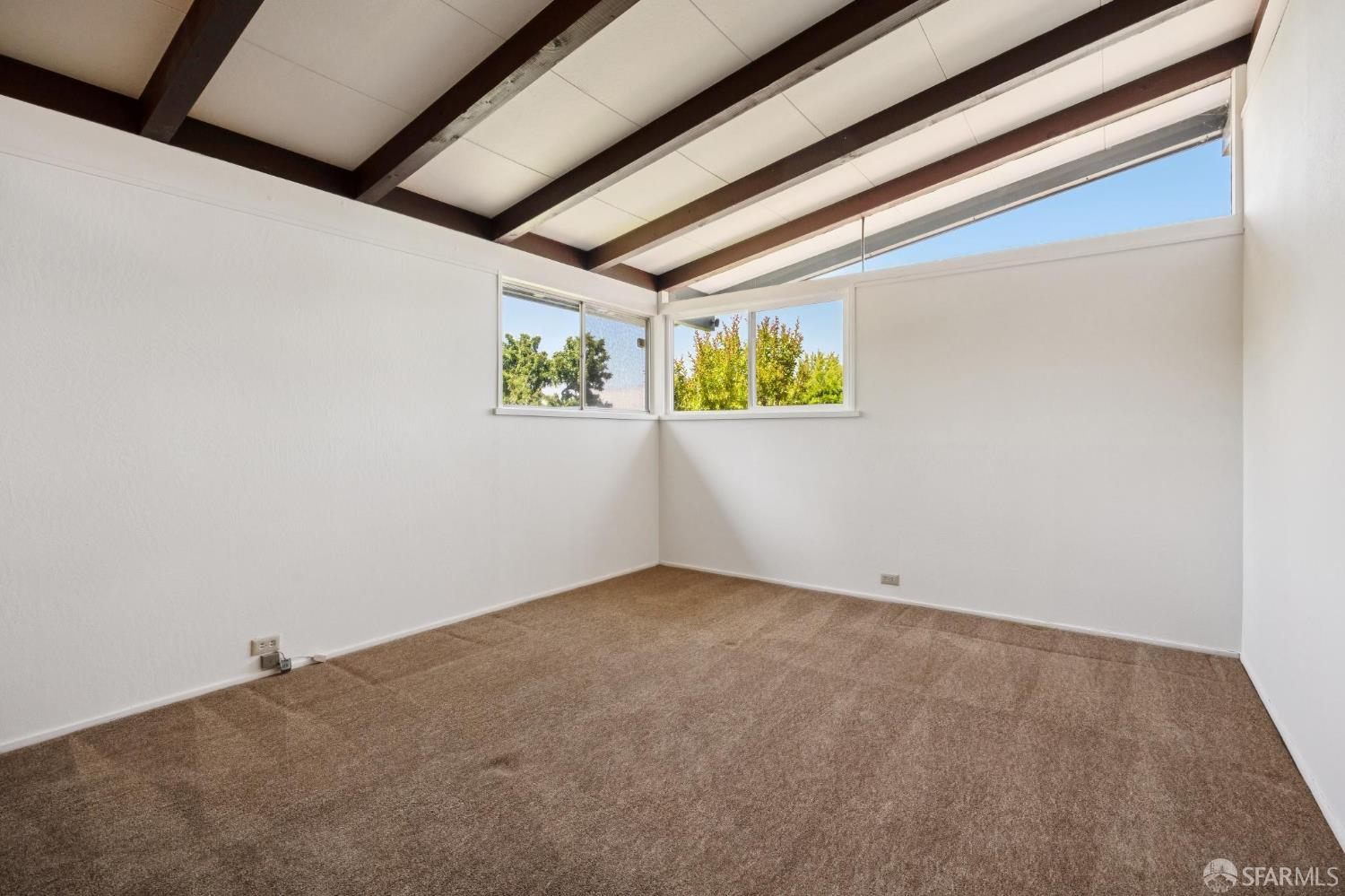411 Las Lomas Way