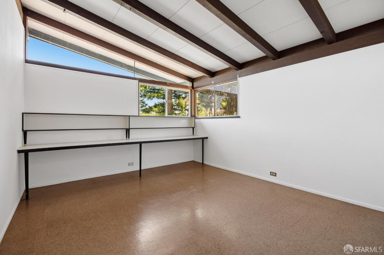411 Las Lomas Way