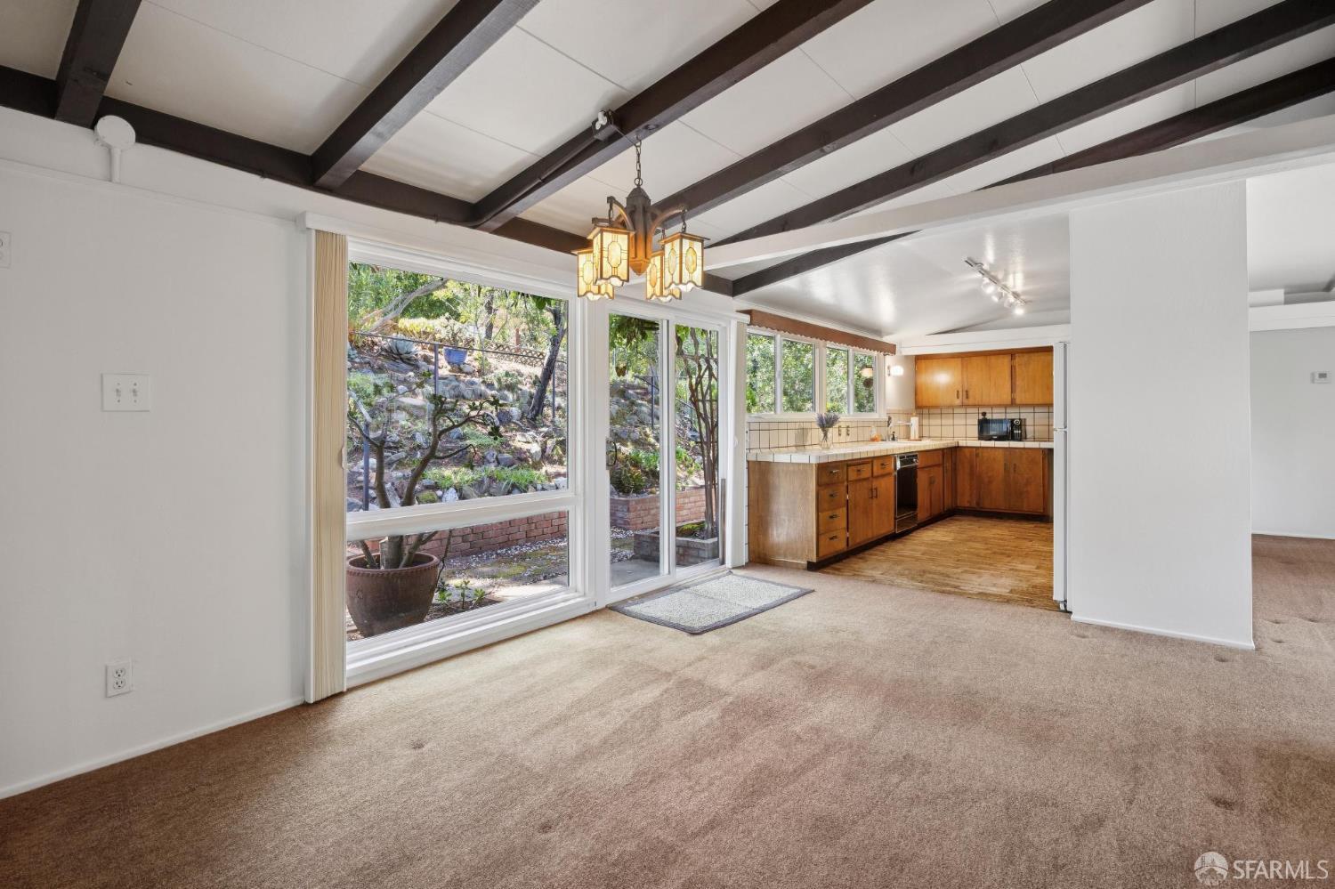 411 Las Lomas Way