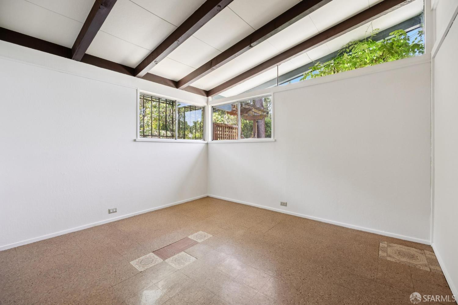 411 Las Lomas Way