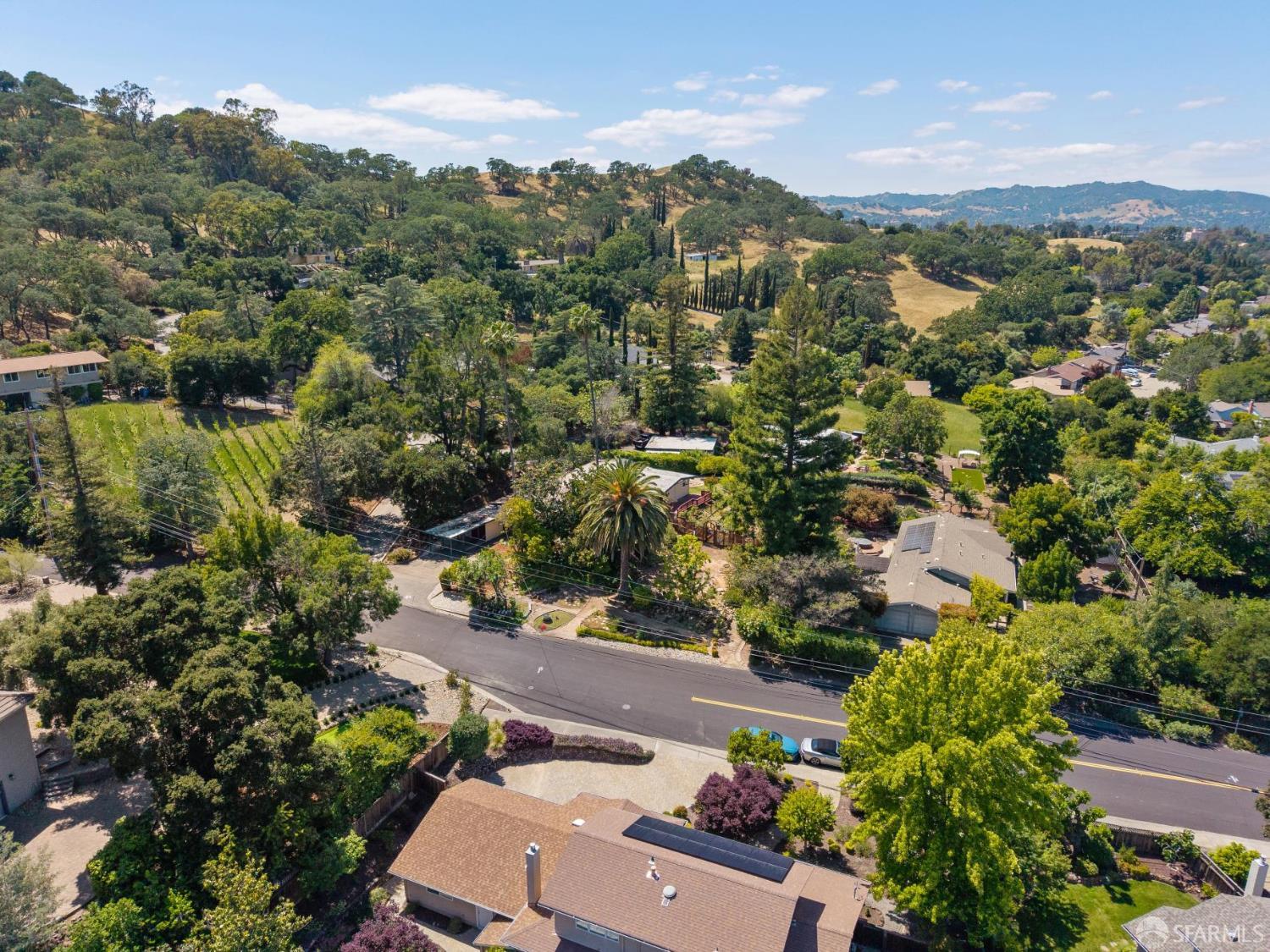 411 Las Lomas Way
