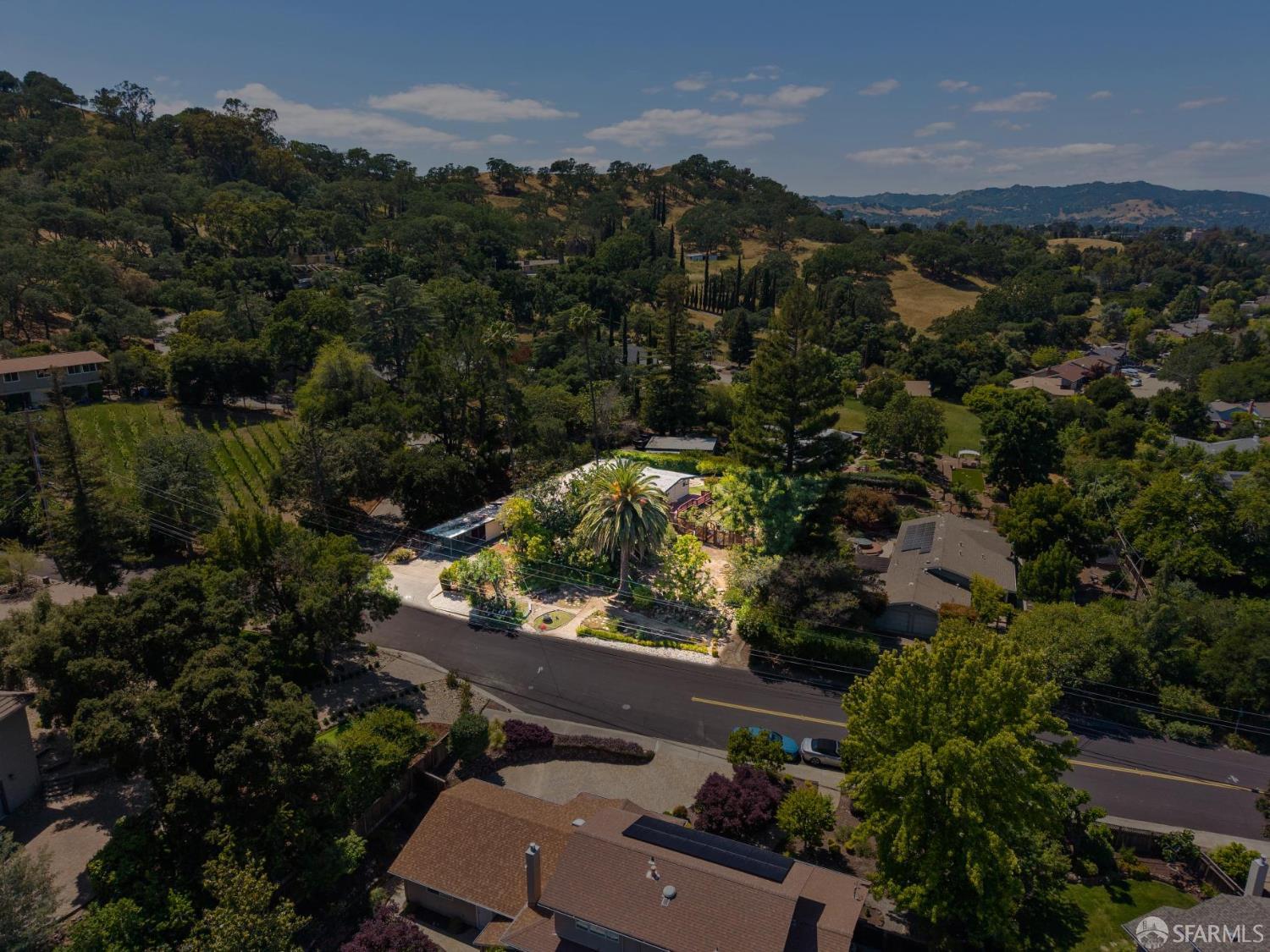 411 Las Lomas Way