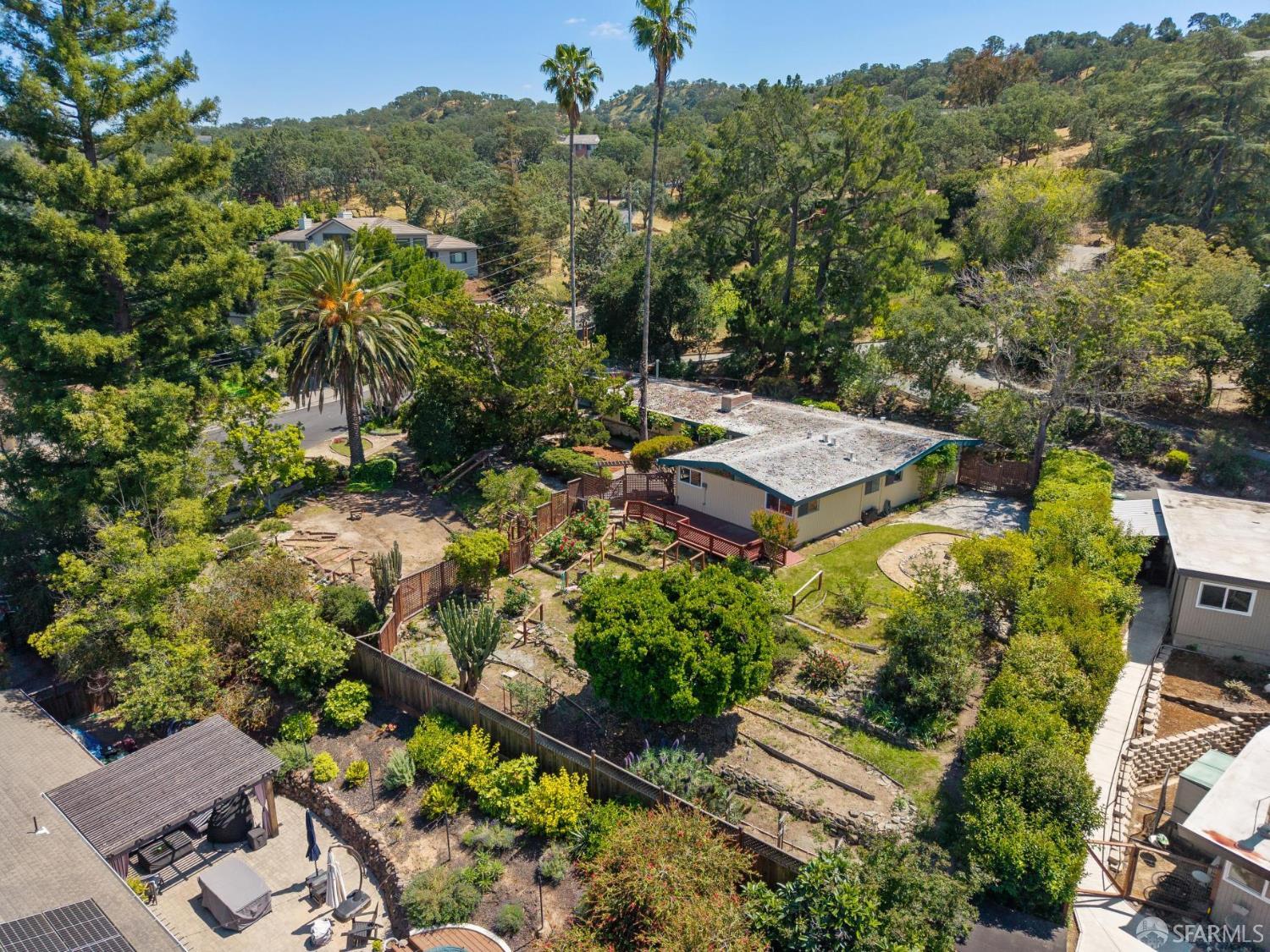 411 Las Lomas Way