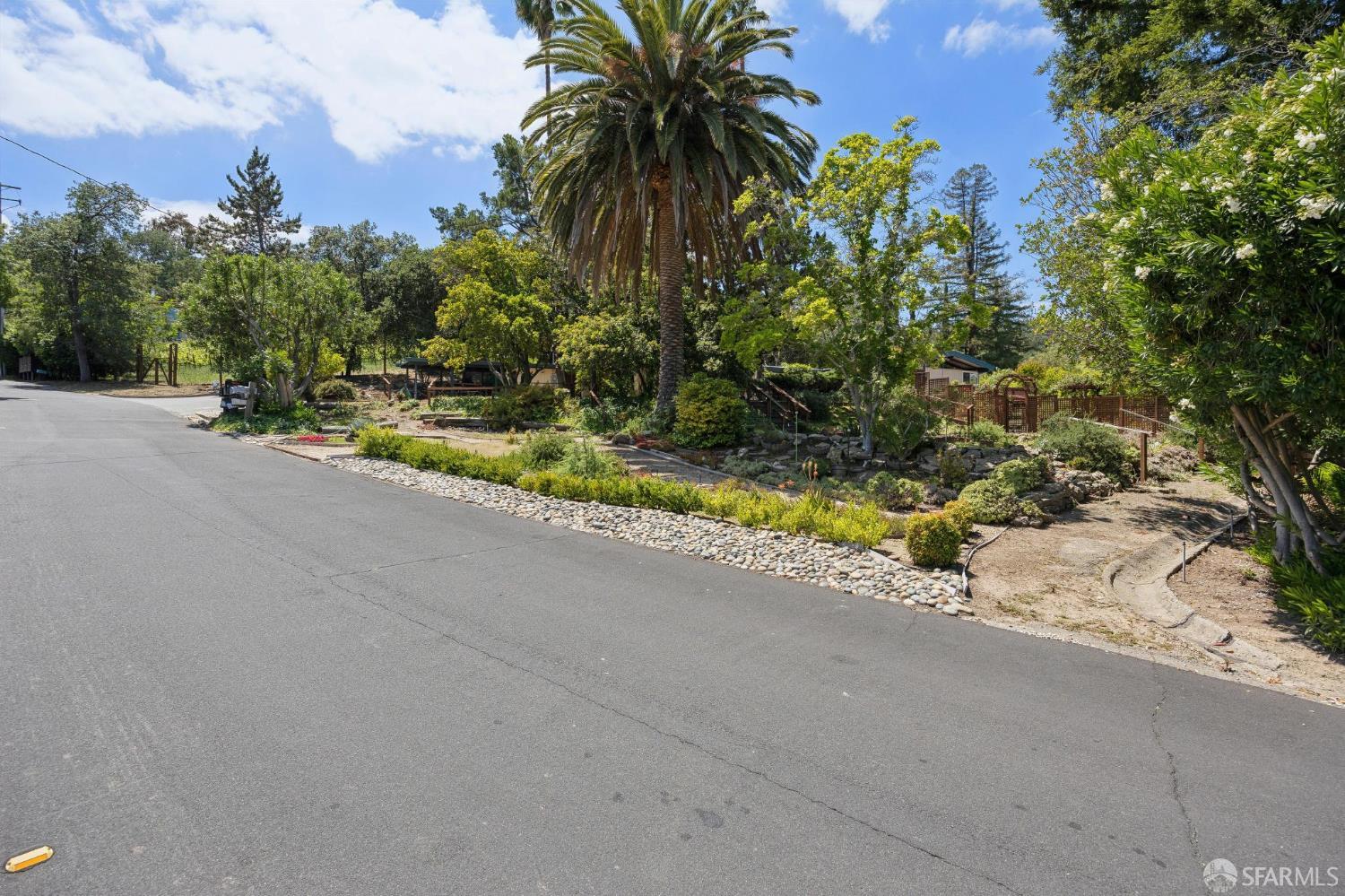 411 Las Lomas Way
