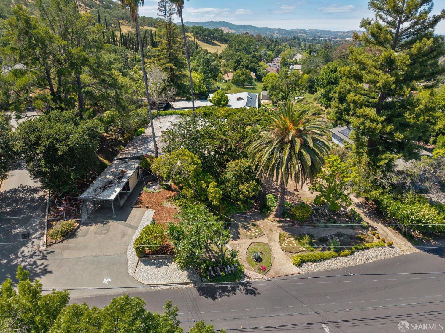 411 Las Lomas Way