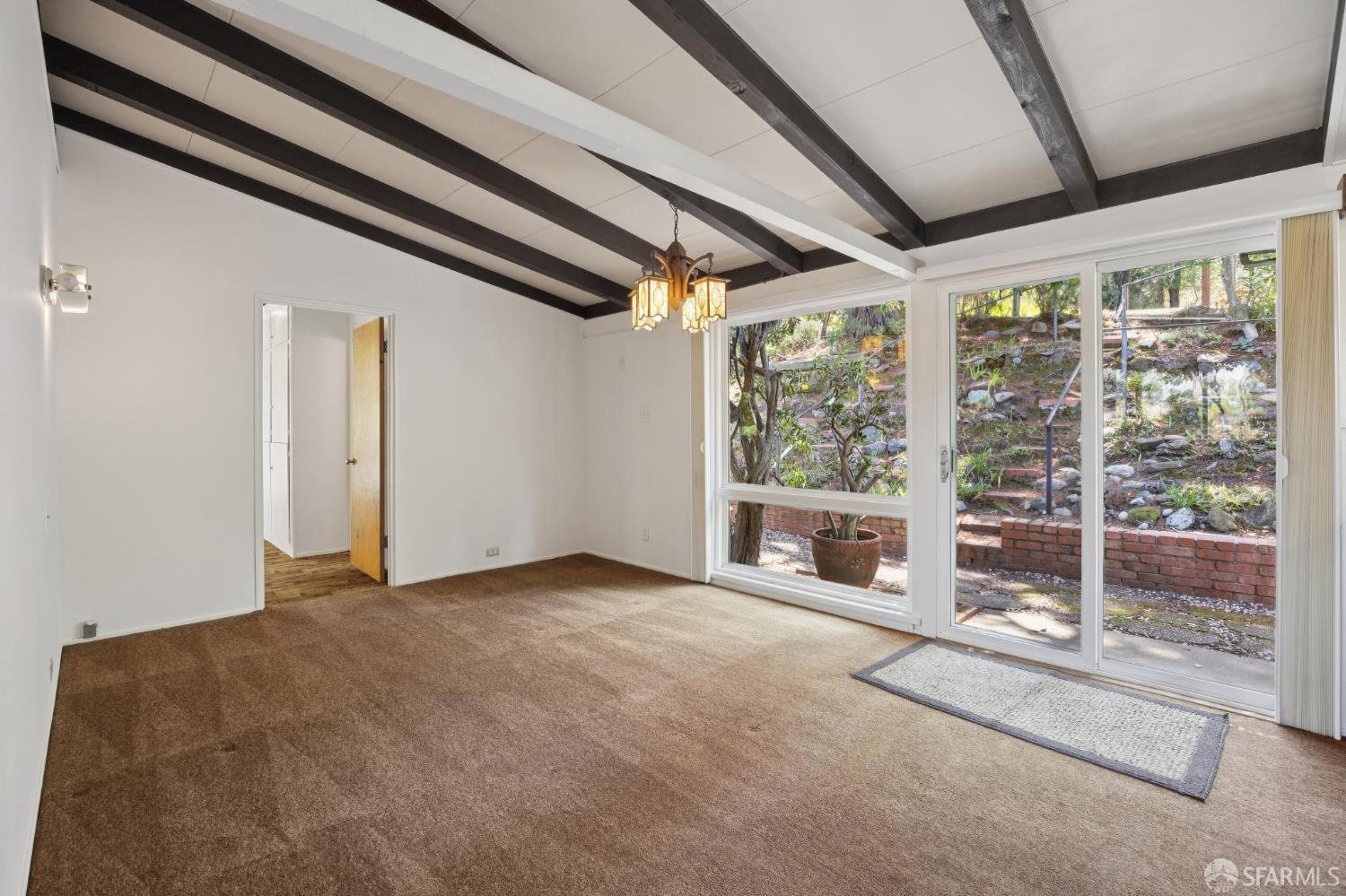 411 Las Lomas Way