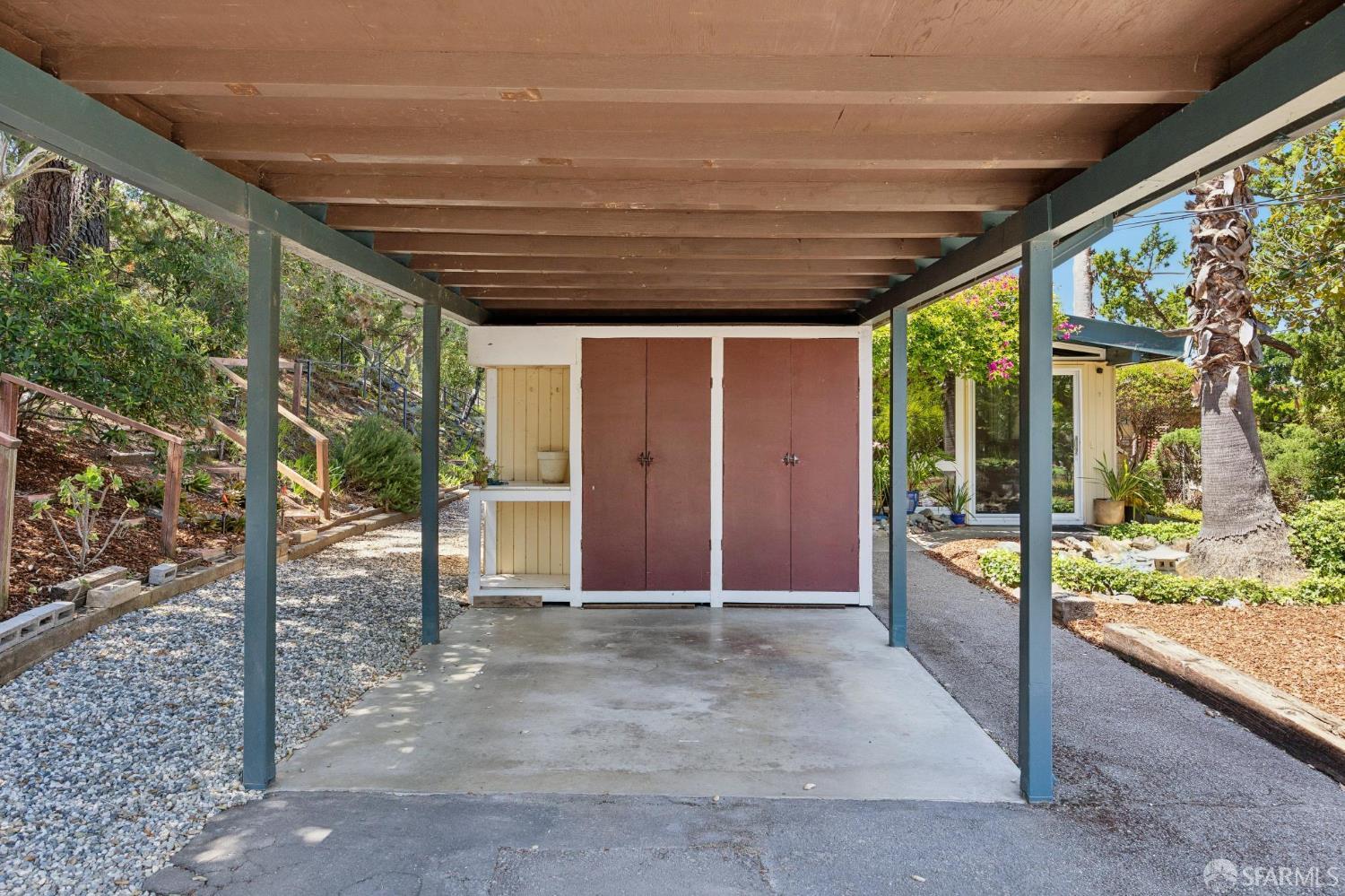 411 Las Lomas Way