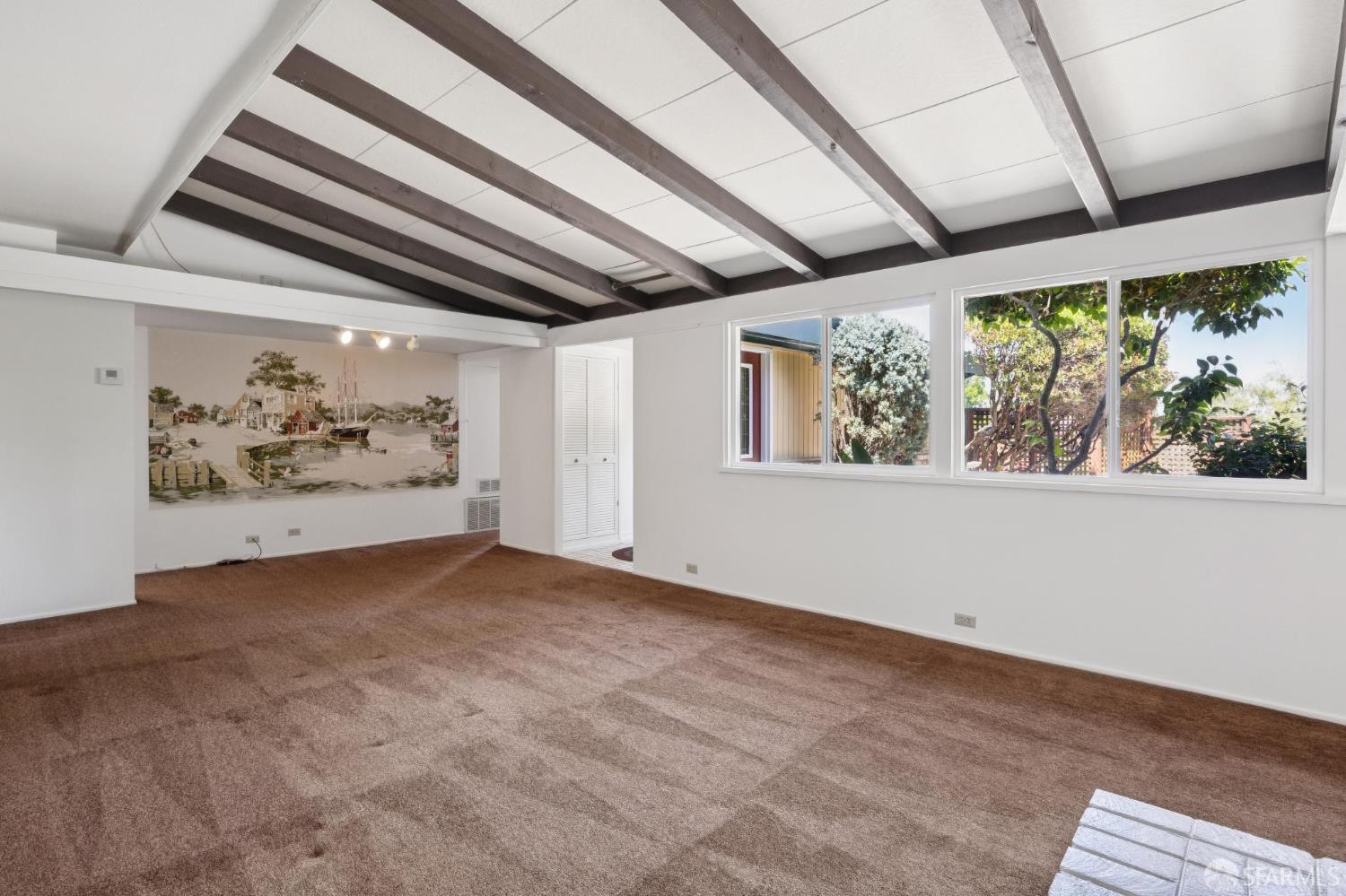 411 Las Lomas Way