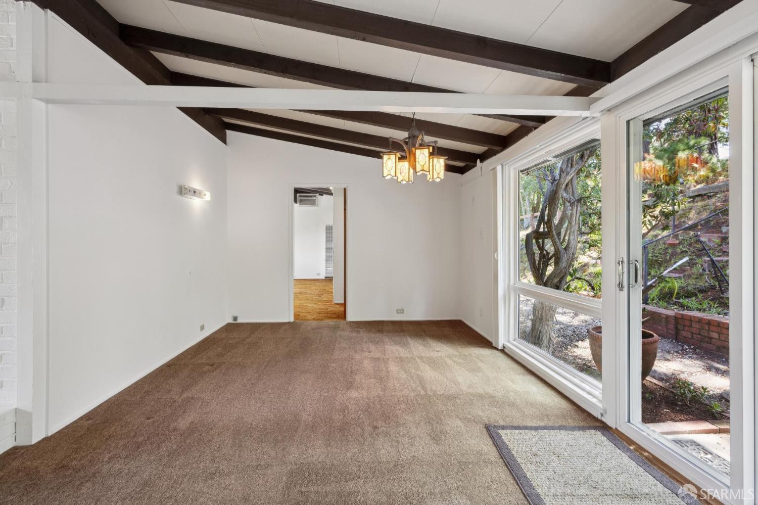 411 Las Lomas Way