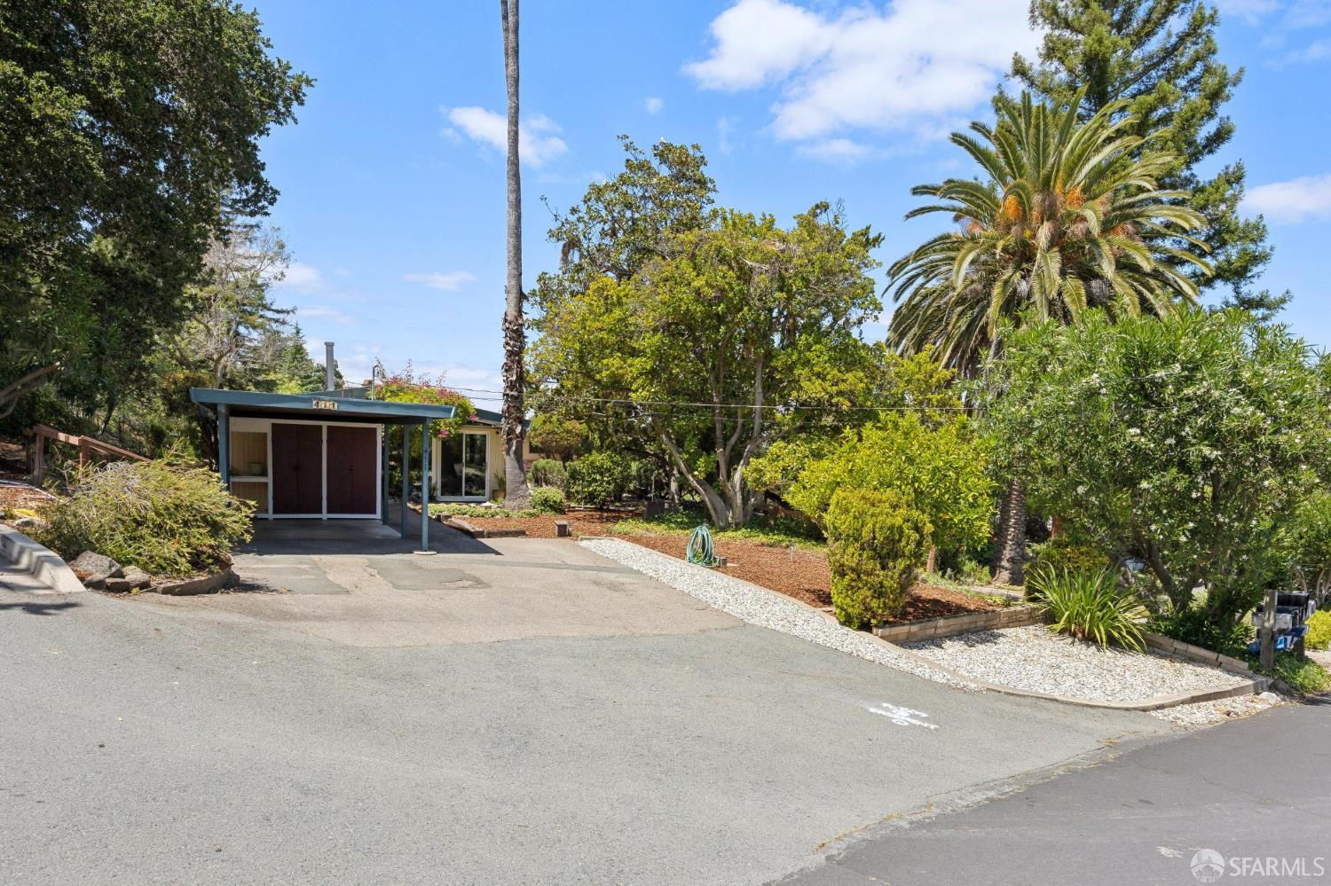 411 Las Lomas Way
