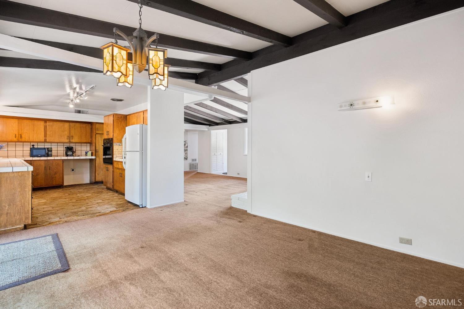 411 Las Lomas Way