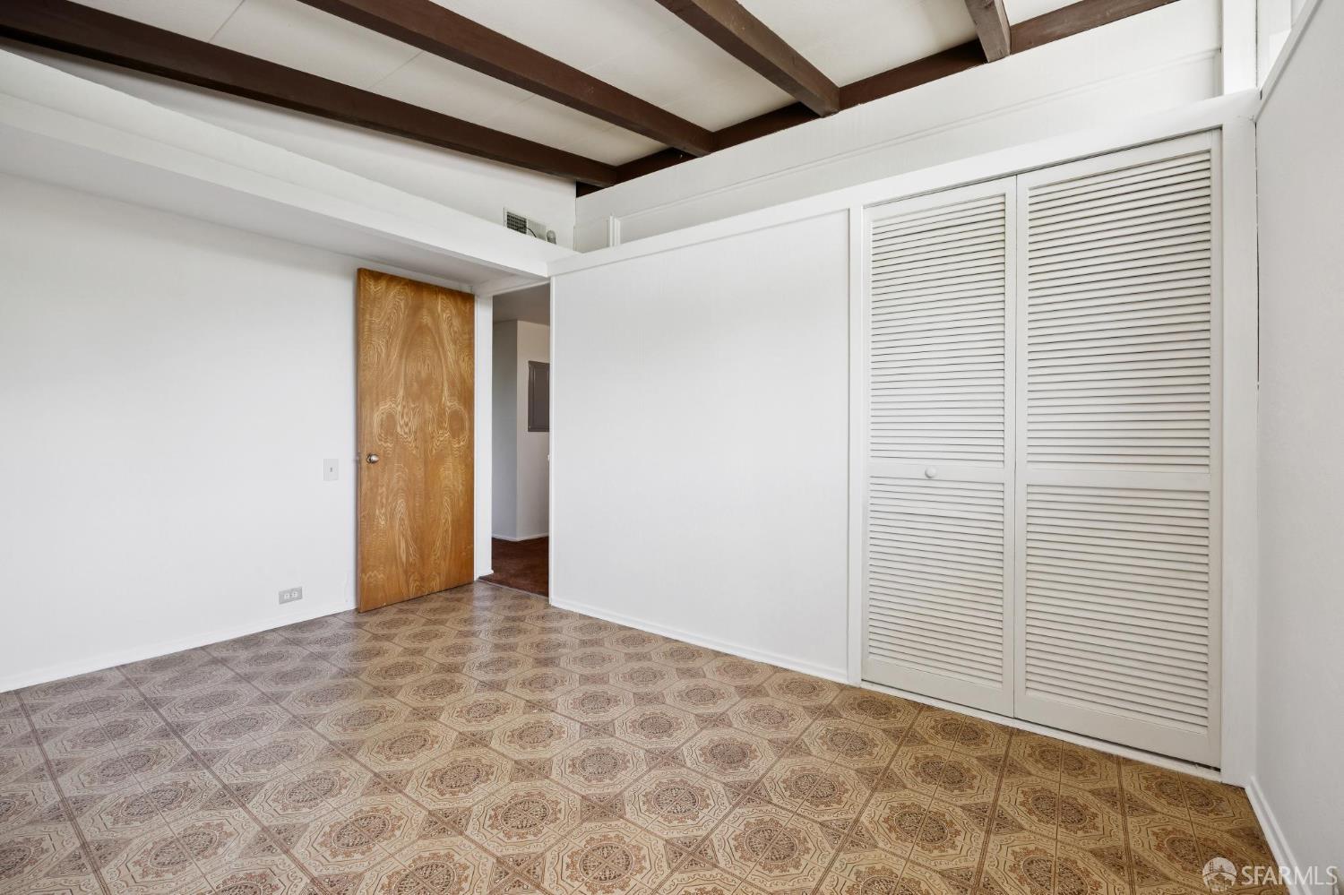 411 Las Lomas Way