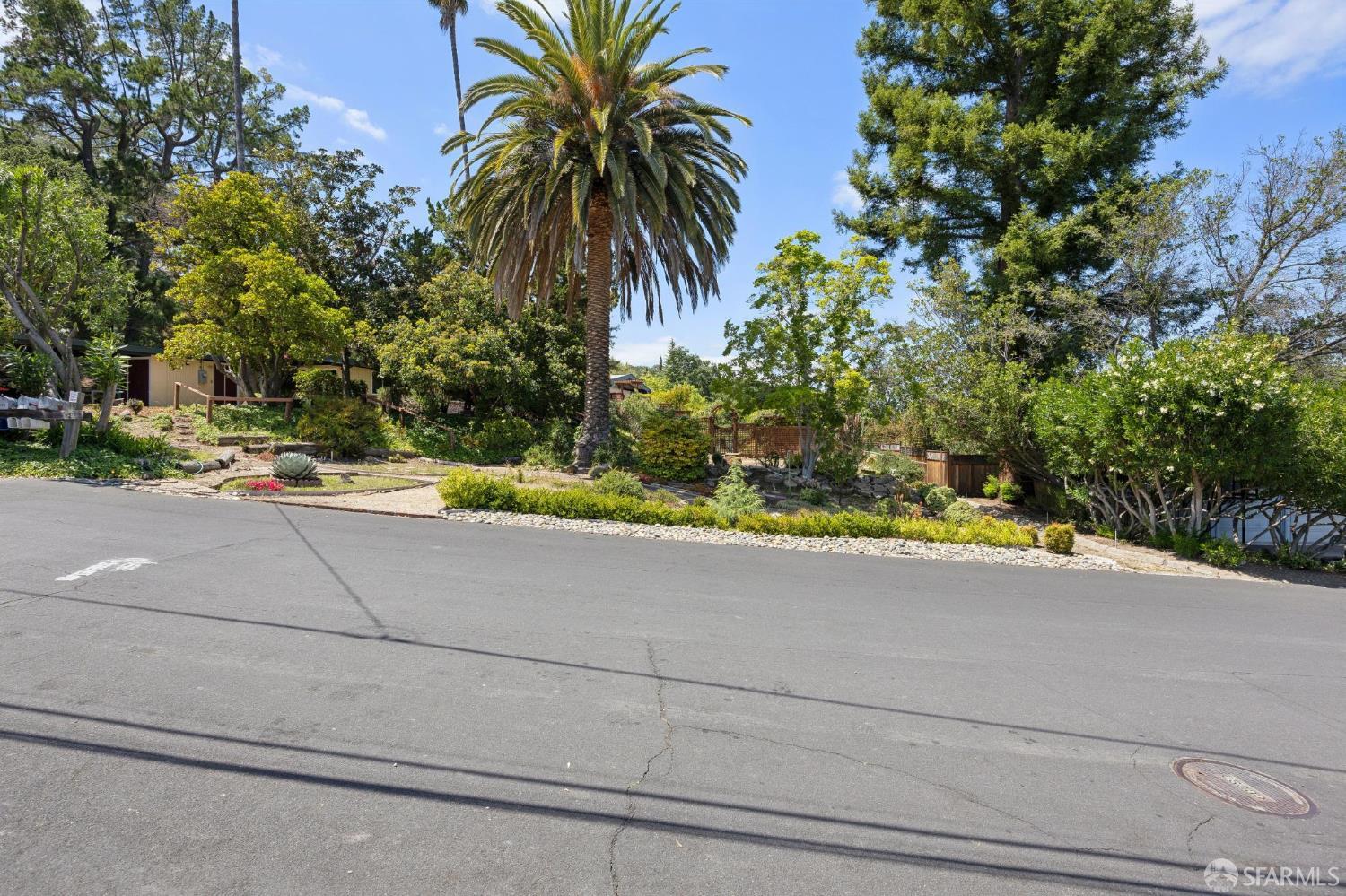 411 Las Lomas Way